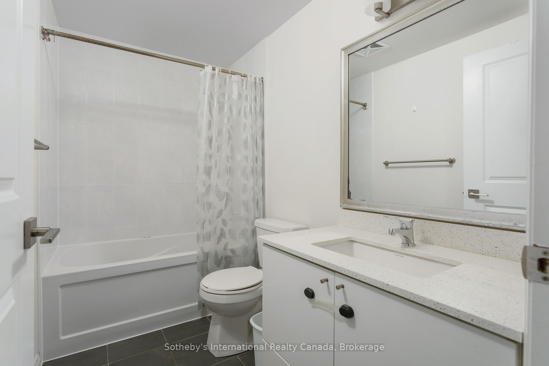 2 Bedrooms Condo at 55 Eglinton, Mississauga For sale