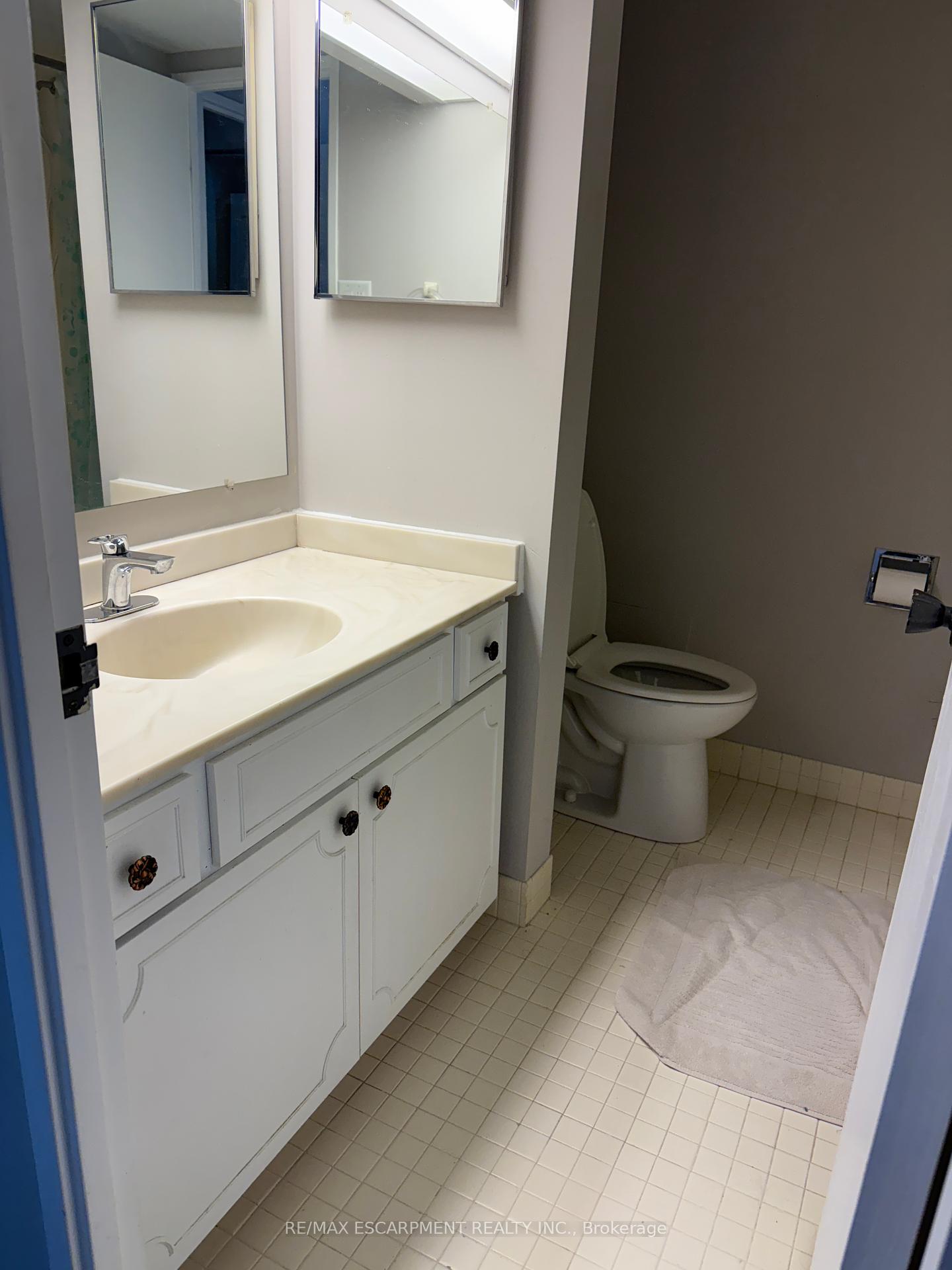 2 Bedrooms Condo at 222 Jackson, Hamilton For sale