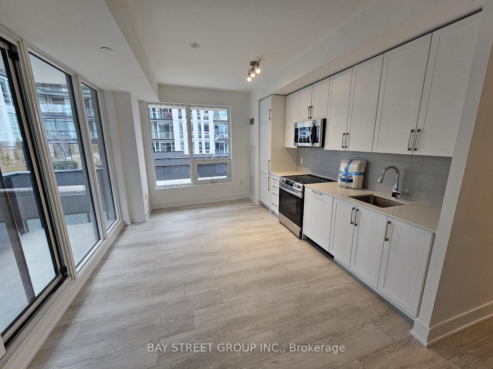 2 Bedrooms Condo at 2450 Old Bronte, Oakville For sale