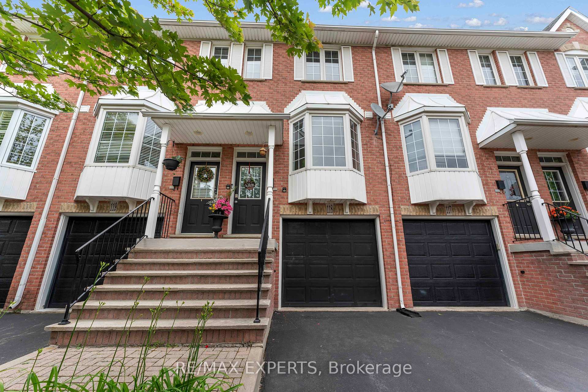 2 Bedrooms Condo at 3480 Upper Middle, Burlington For sale