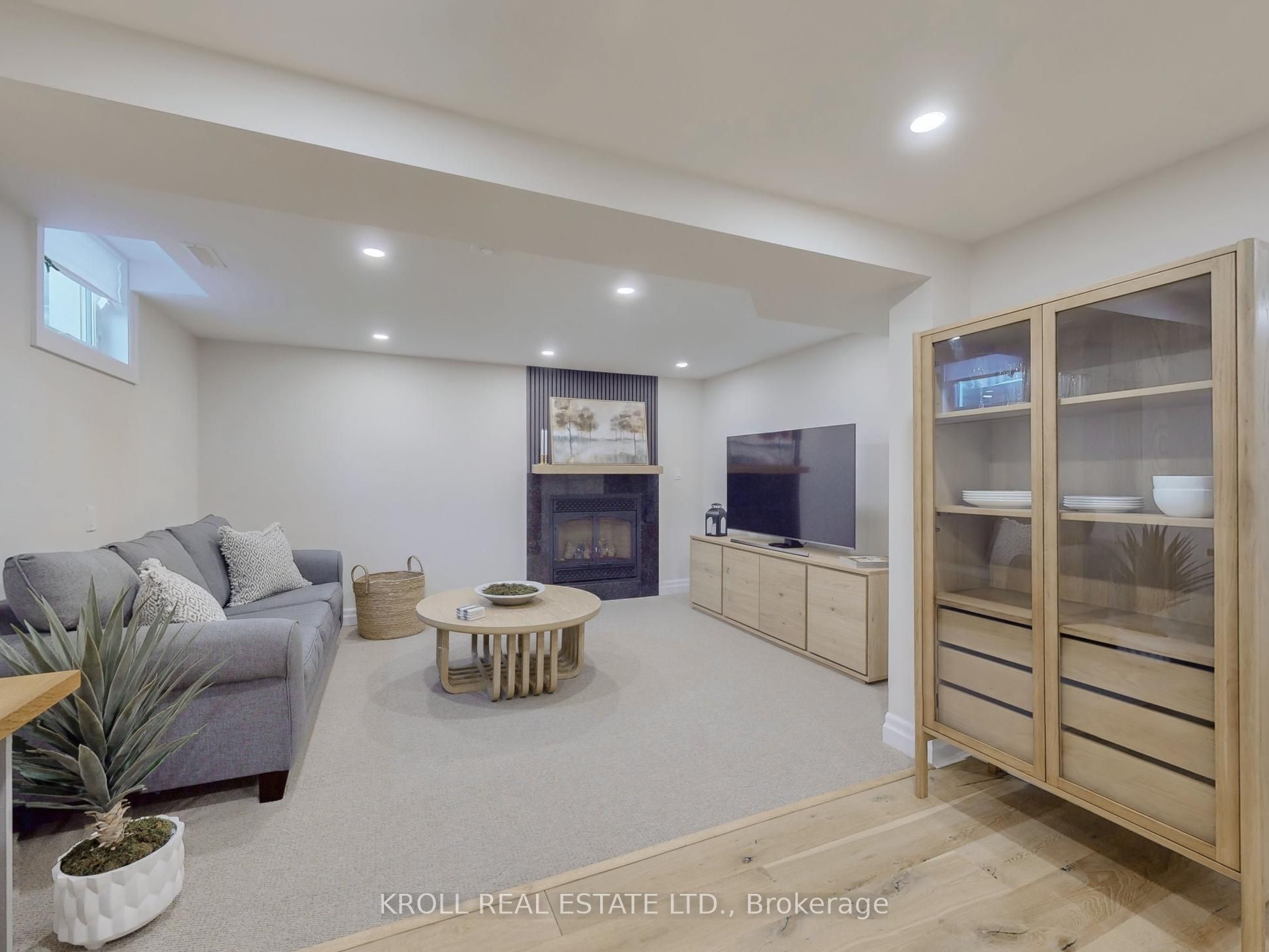 2974 Pettigrew Crescent