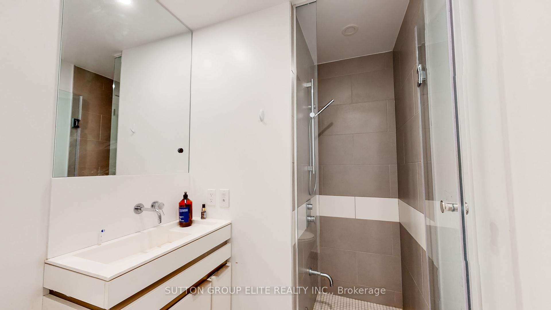 2 Bedrooms Condo at 197 YONGE, Toronto For sale