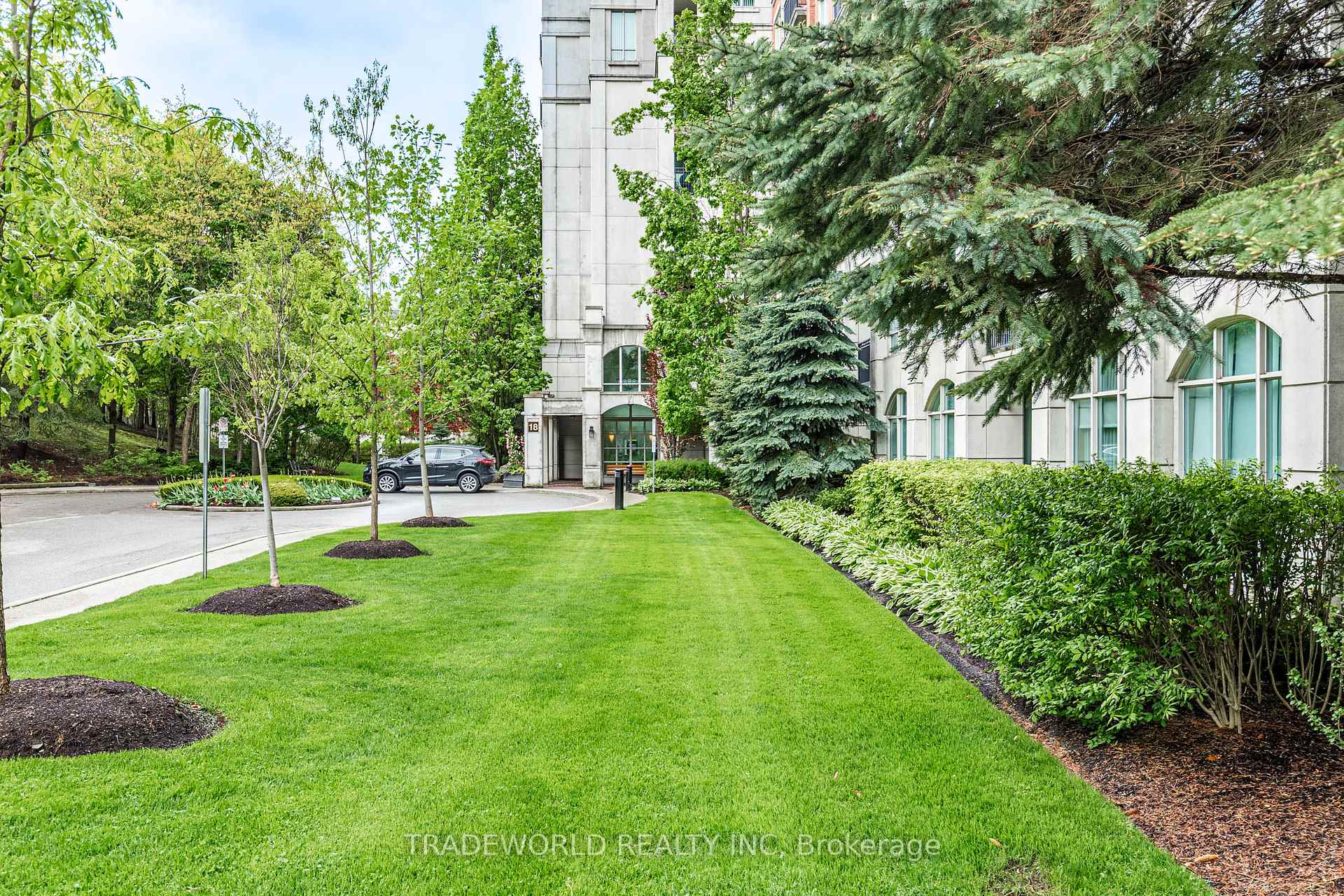 2 Bedrooms Condo at 18 William Carson, Toronto For sale