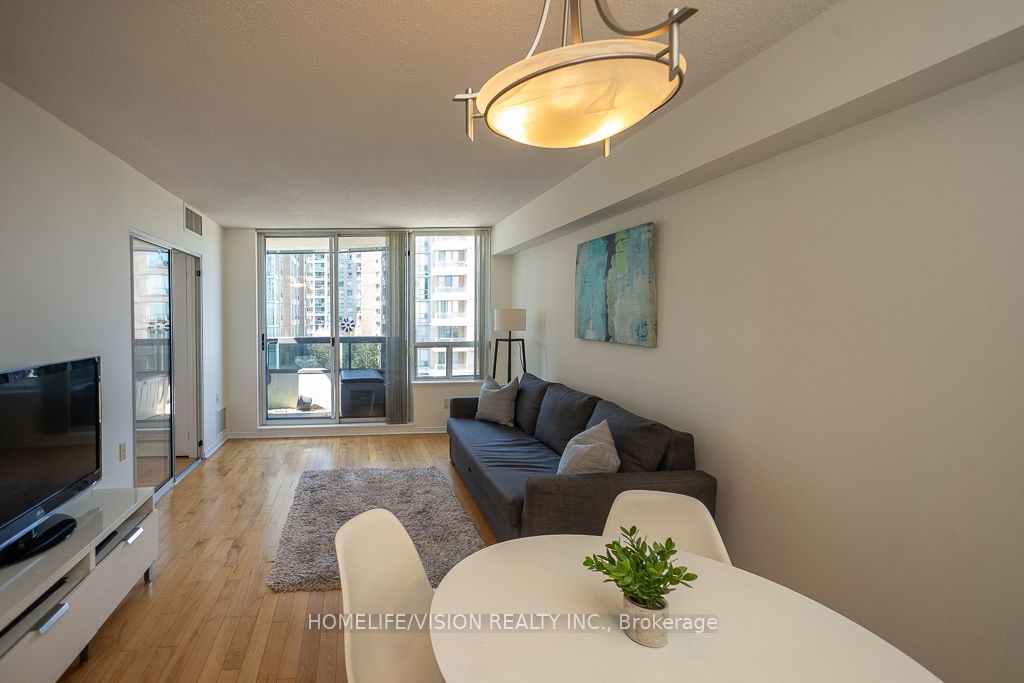 35 Finch Avenue E, #703