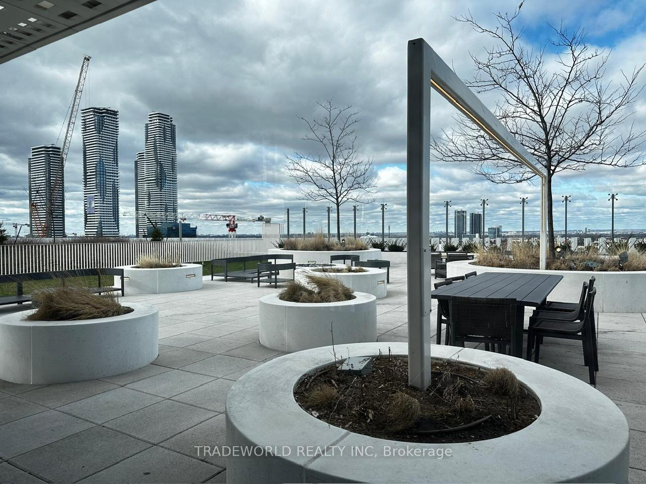 3 Bedrooms Condo at 898 Portage,  Vaughan For sale