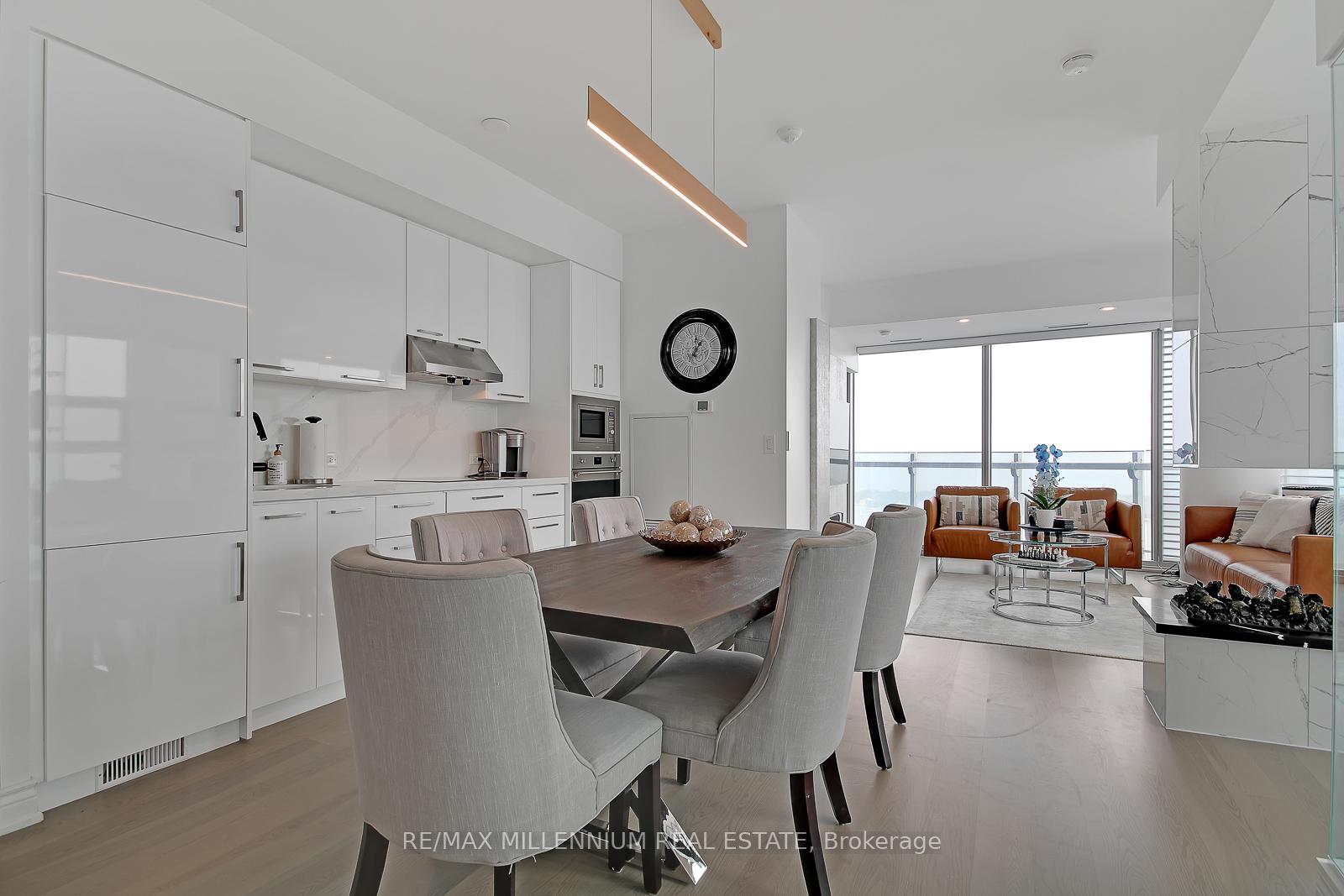3 Bedrooms Condo at 12 York,  Toronto For sale