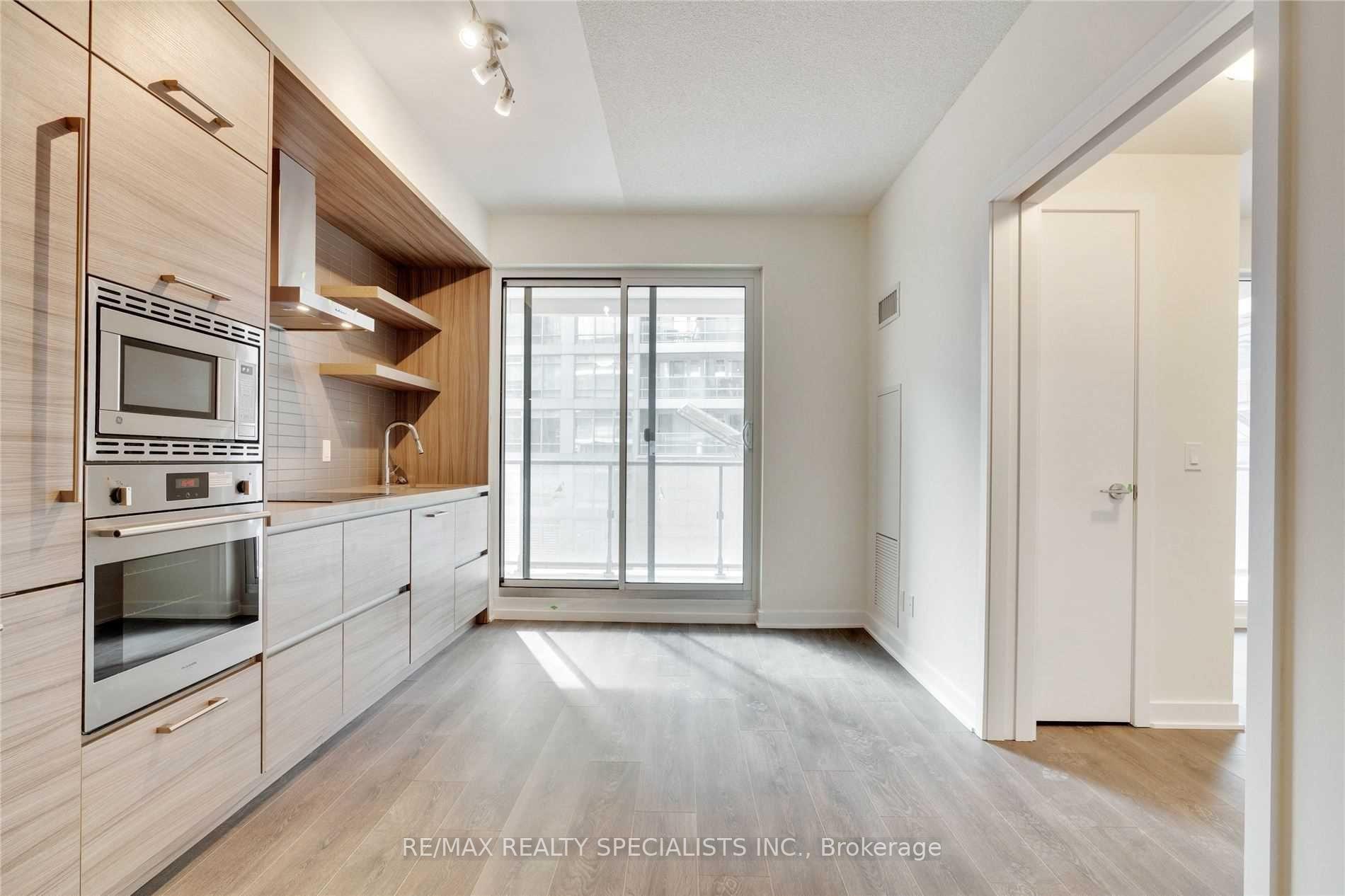1 Bedroom Condo at 2221 Yonge, Toronto For sale