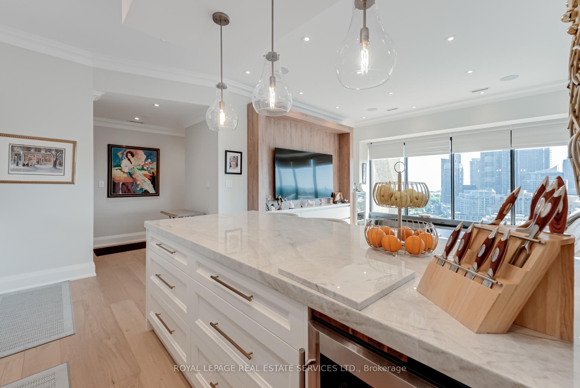 2 Bedrooms Condo at 2045 Lake Shore, Toronto For sale