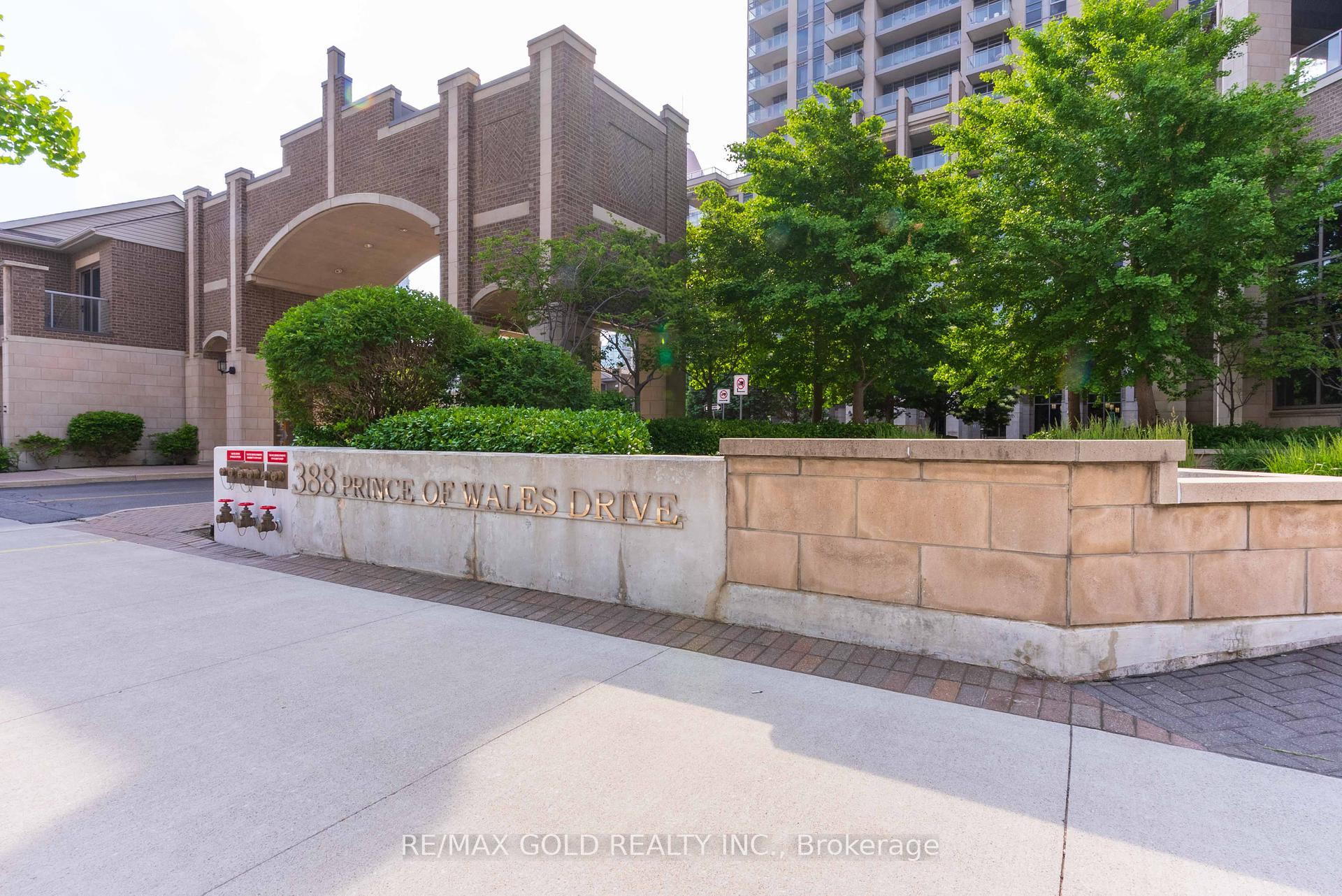 2 Bedrooms Condo at 388 Prince Of Wales, Mississauga For sale