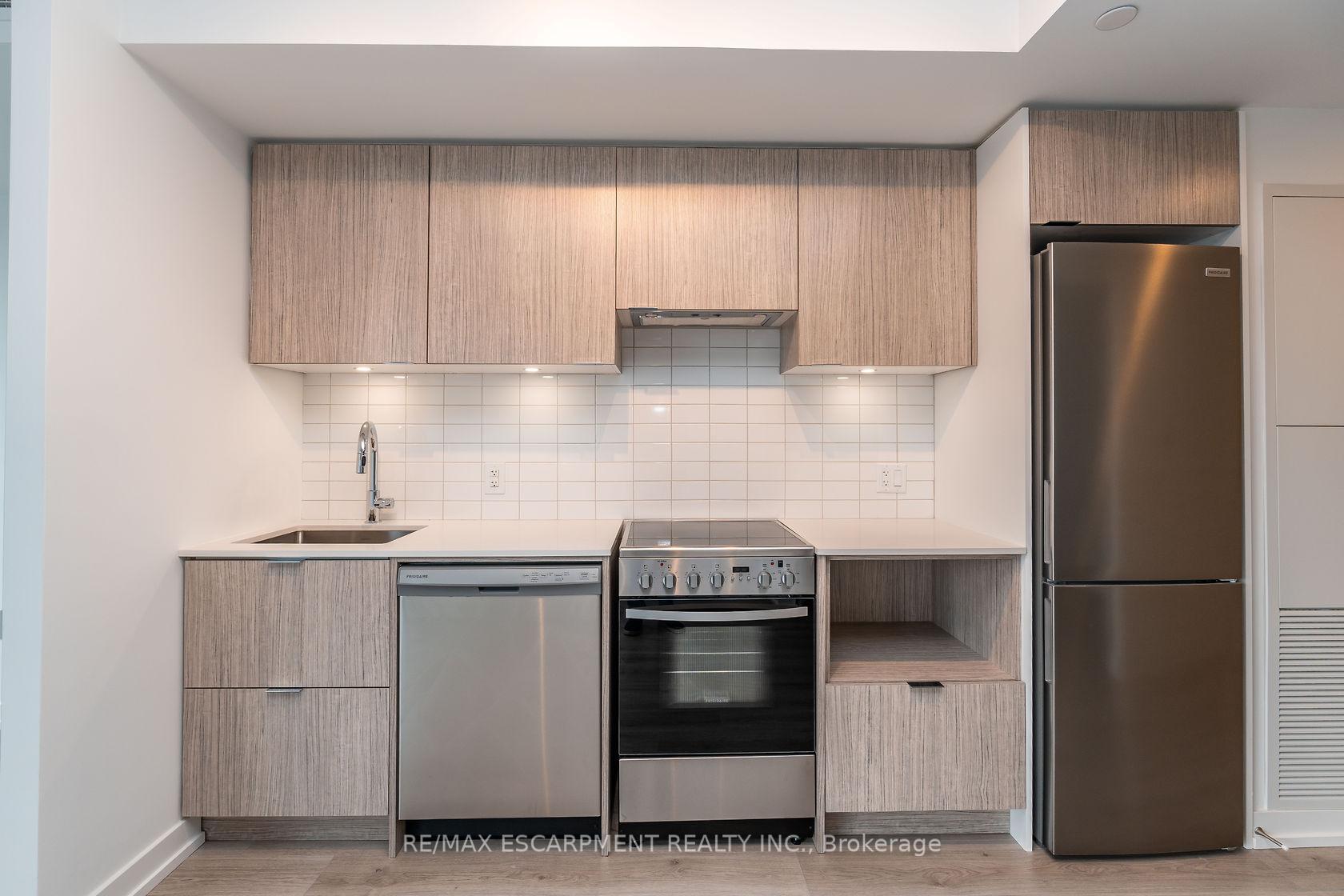 2 Bedrooms Condo at 395 Bloor, Toronto For sale