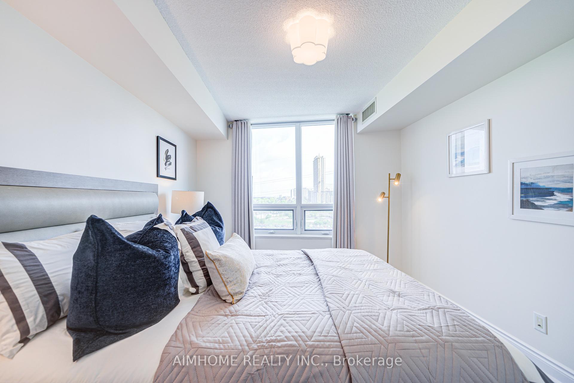 2 Bedrooms Condo at 25 Greenview, Toronto For sale