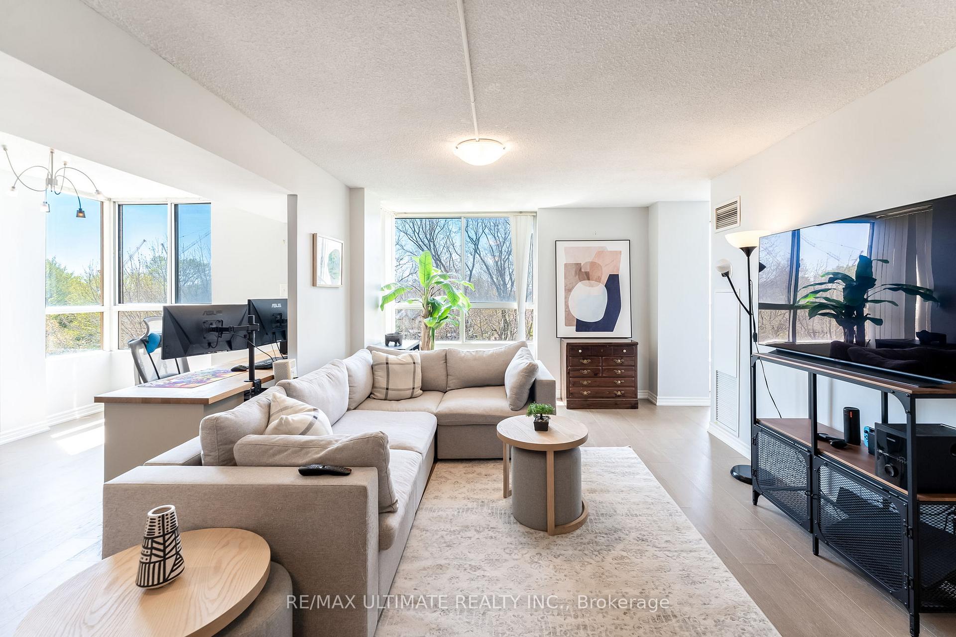 2 Bedrooms Condo at 1485 Lakeshore,  Mississauga For sale