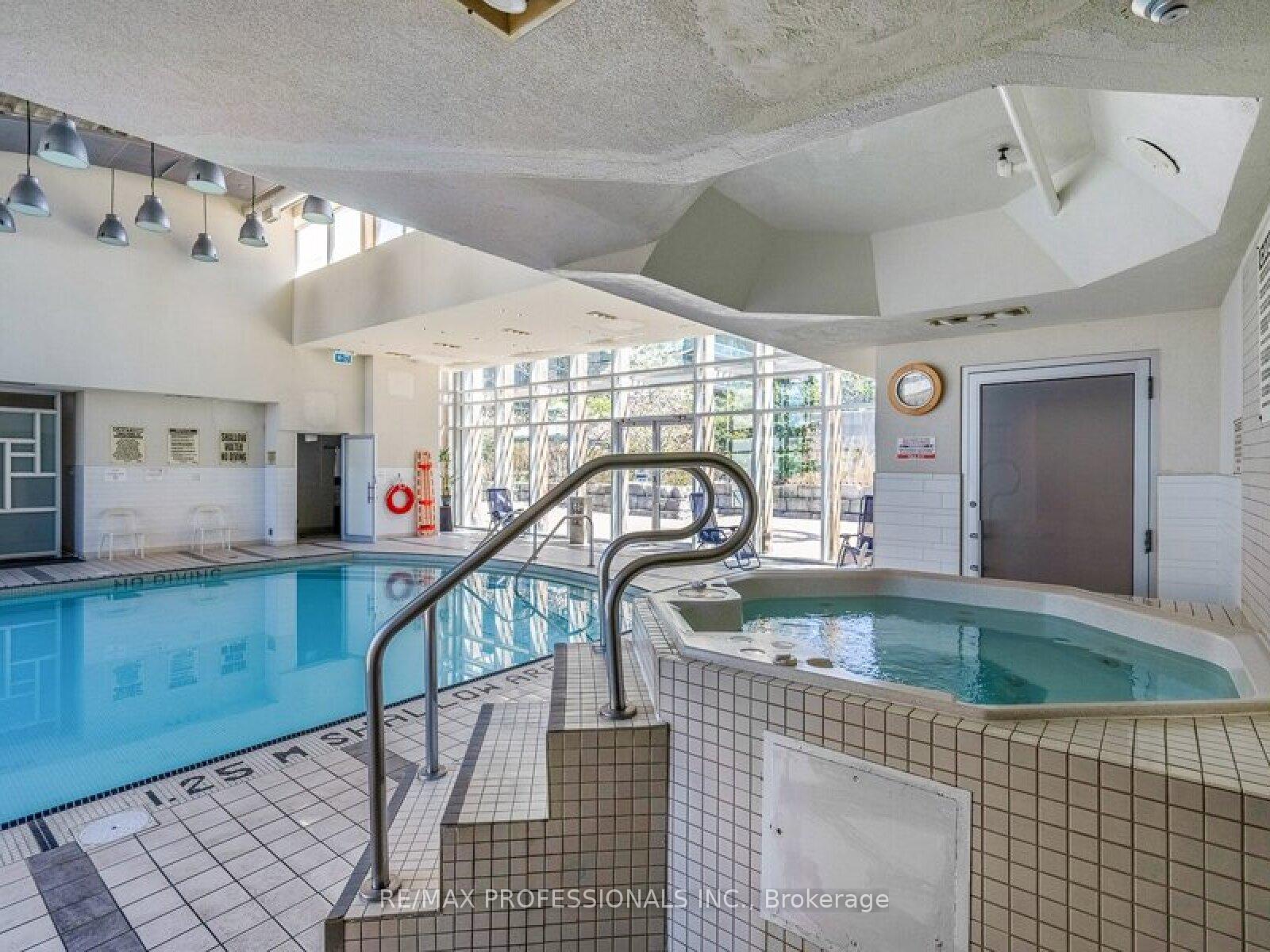2 Bedrooms Condo at 3939 Duke of York, Mississauga For sale