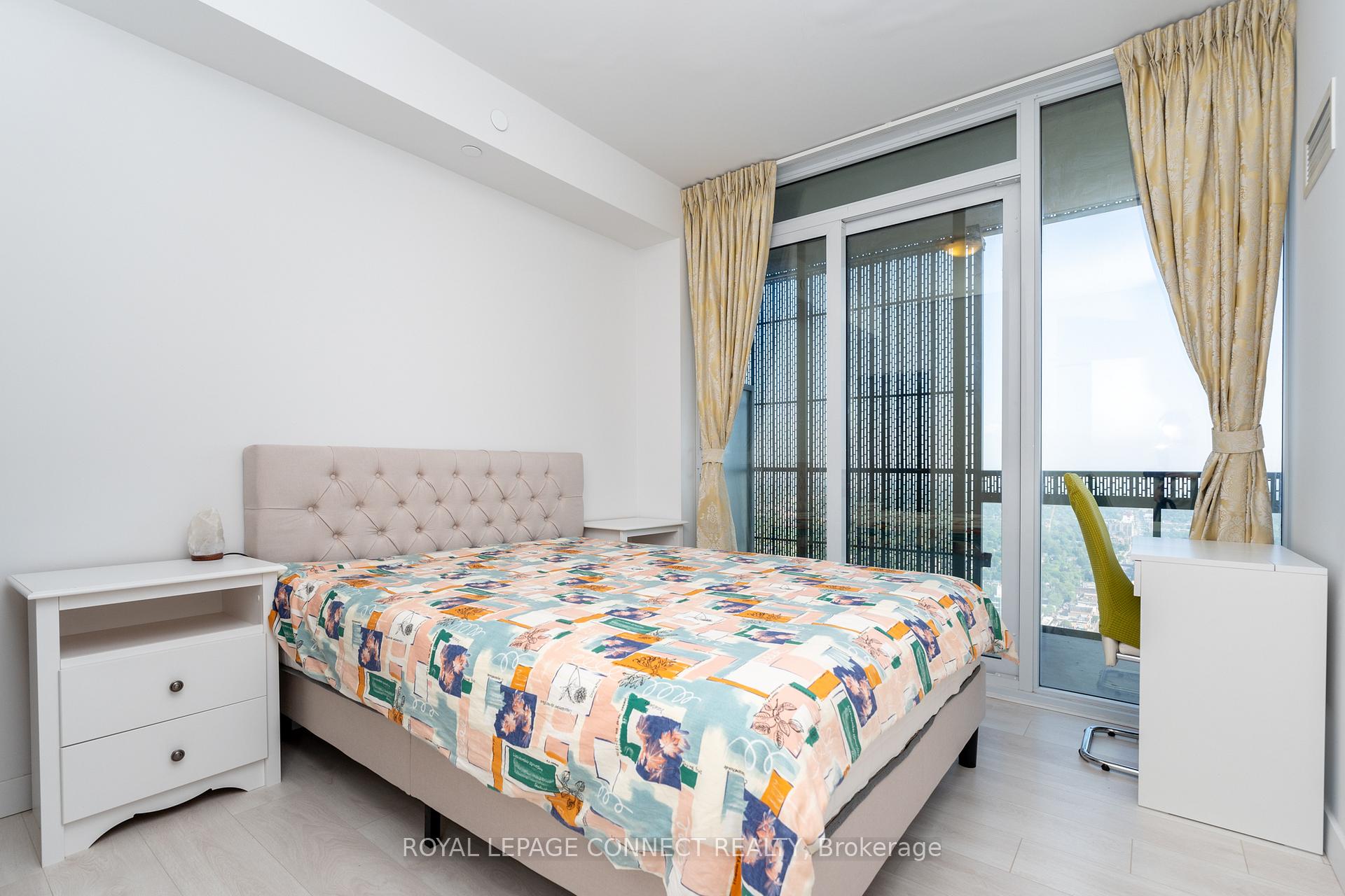 2 Bedrooms Condo at 8 Eglinton, Toronto For sale