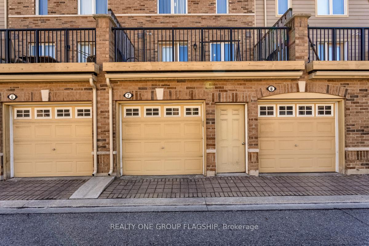 3 Bedrooms Condo at 3185 Boxford,  Mississauga For sale