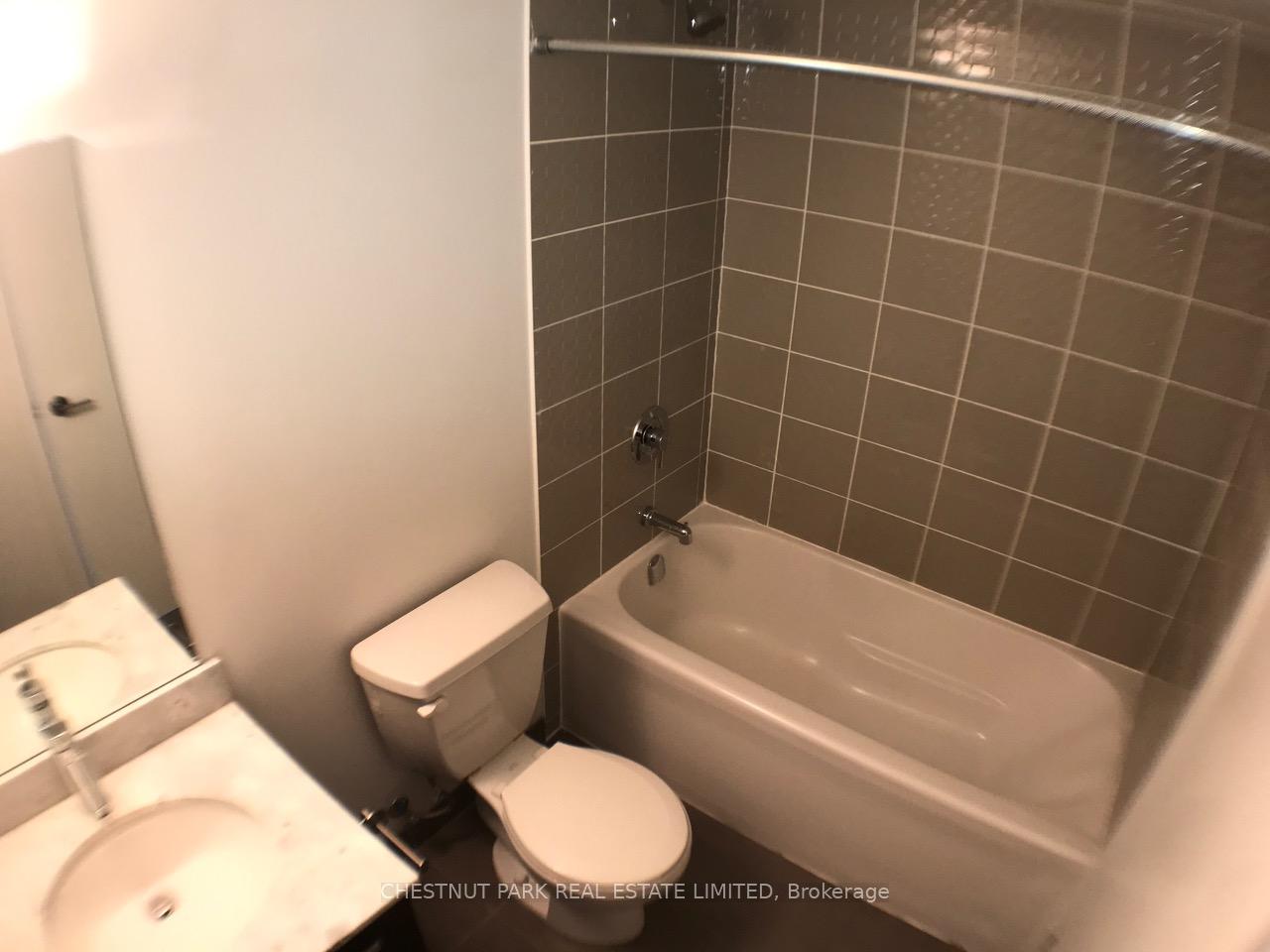 2 Bedrooms Condo at 36 Lisgar, Toronto For sale