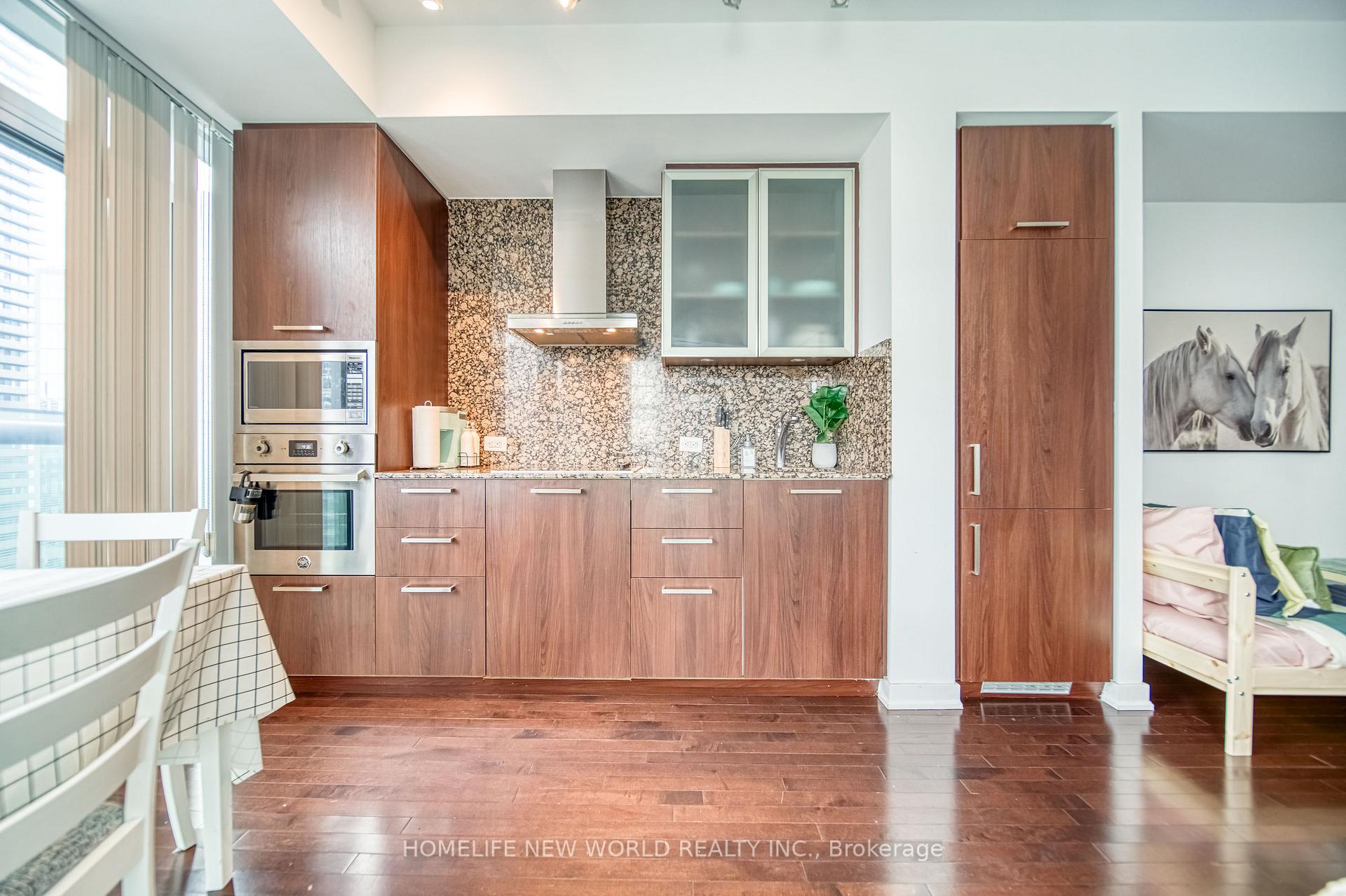 1 Bedroom Condo at 14 York, Toronto For sale