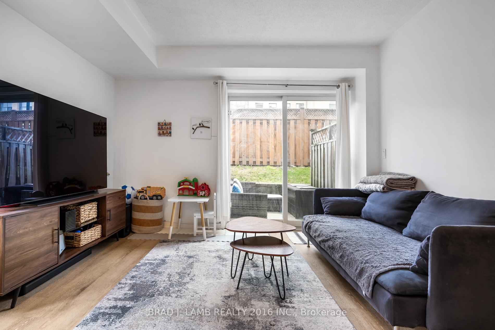 3 Bedrooms Condo at 262 St. Helens, Toronto For sale