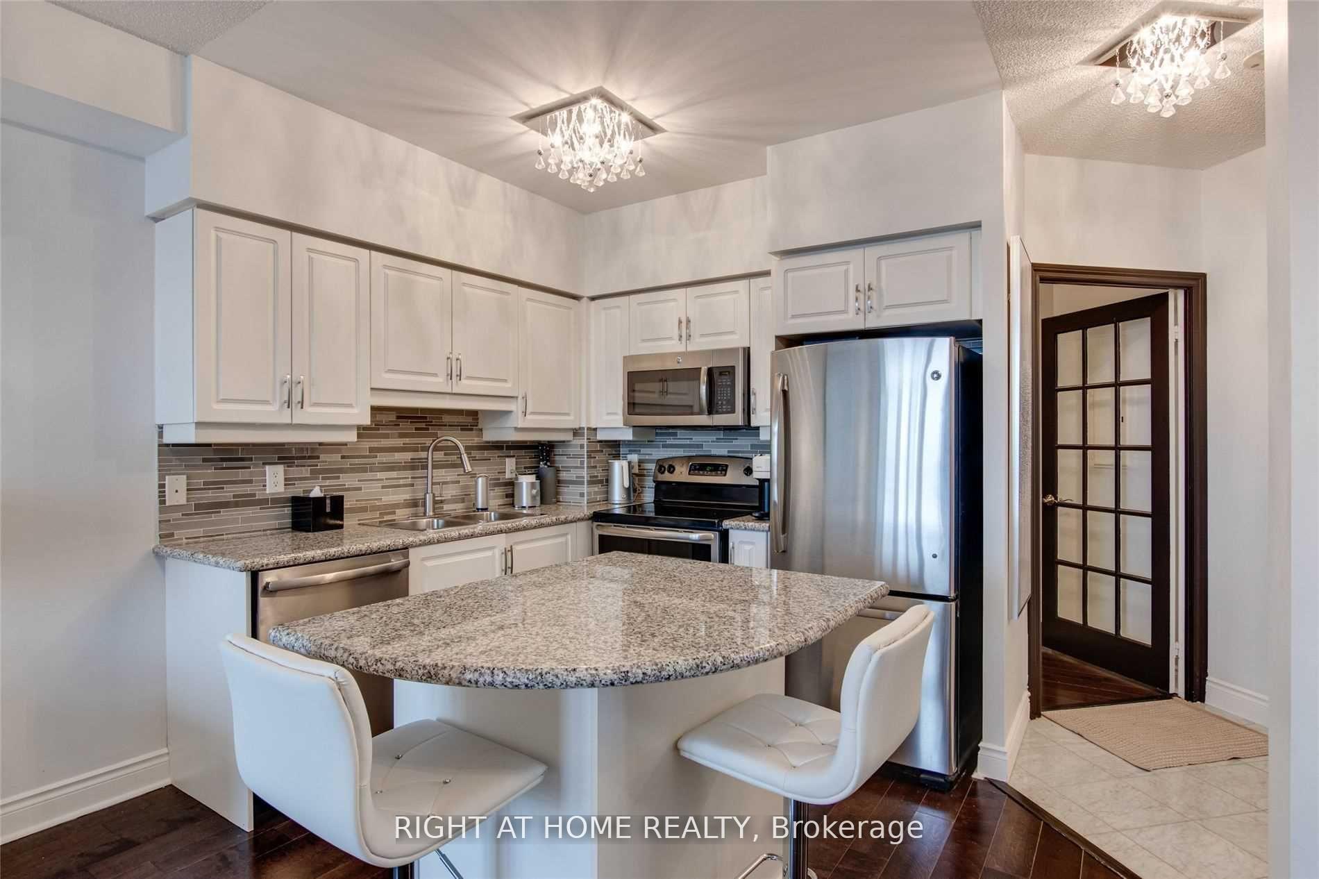 2 Bedrooms Condo at 80 Harrison Garden,  Toronto For sale