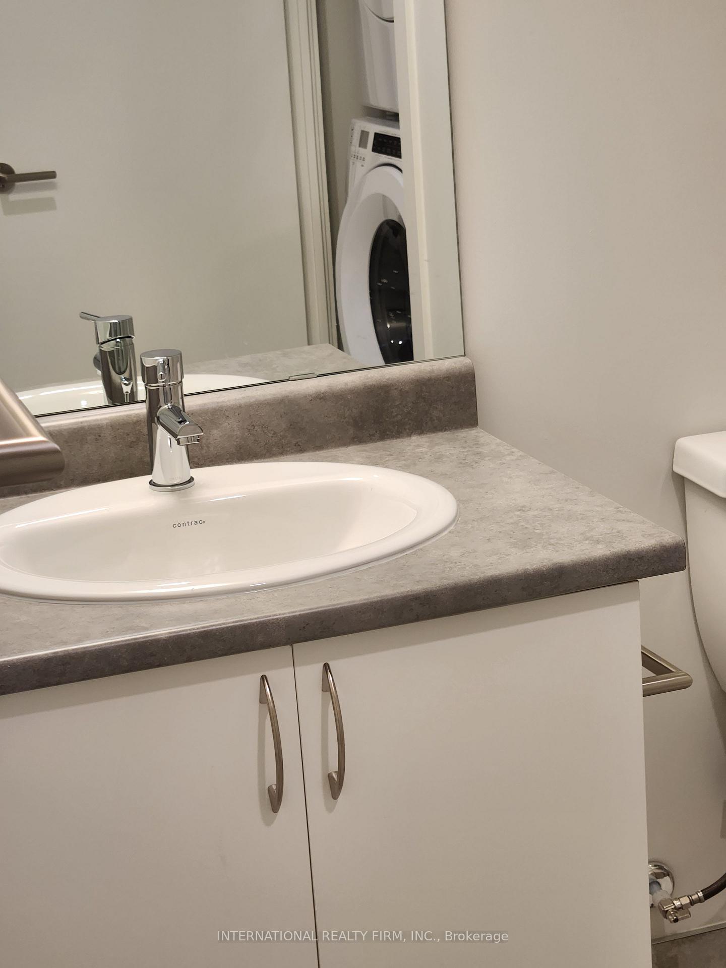 2 Bedrooms Condo at 10 Wilby, Toronto For sale