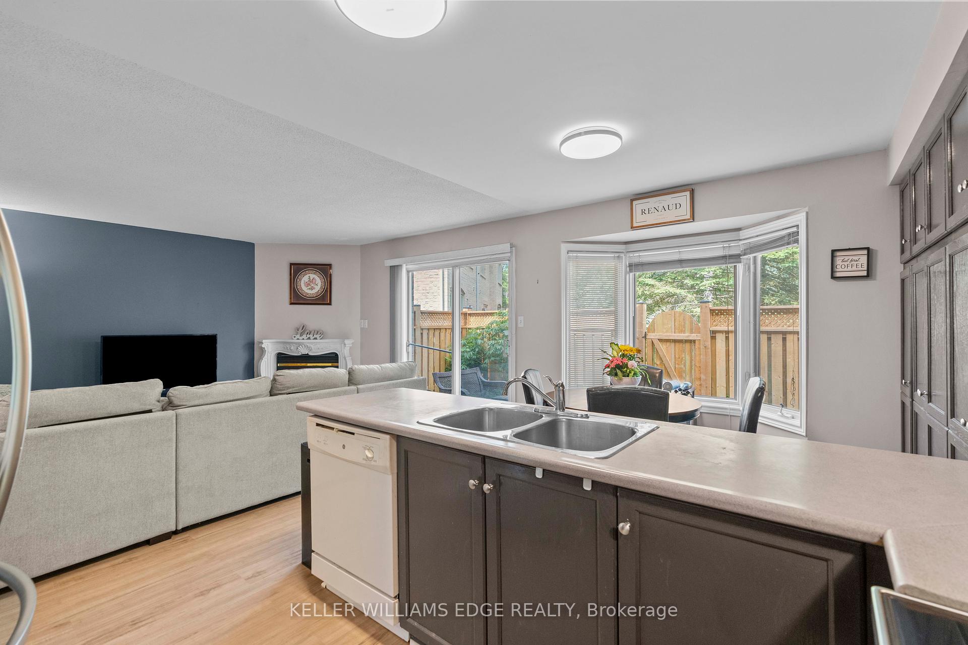 3 Bedrooms Condo at 320 Hamilton, Hamilton For sale
