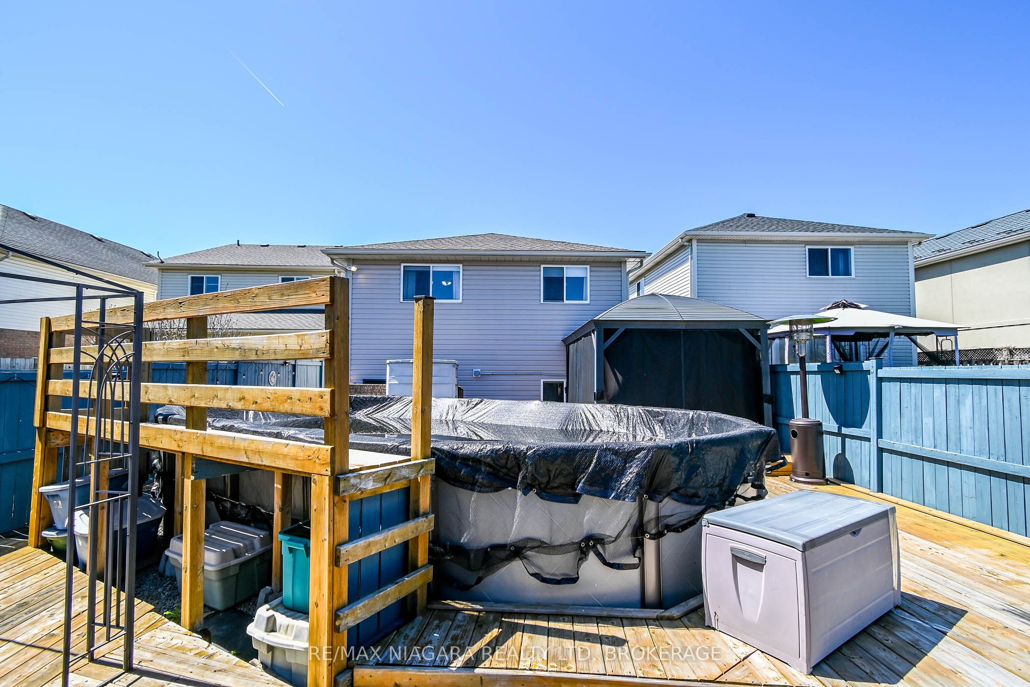 14 JENNIFER Crescent
