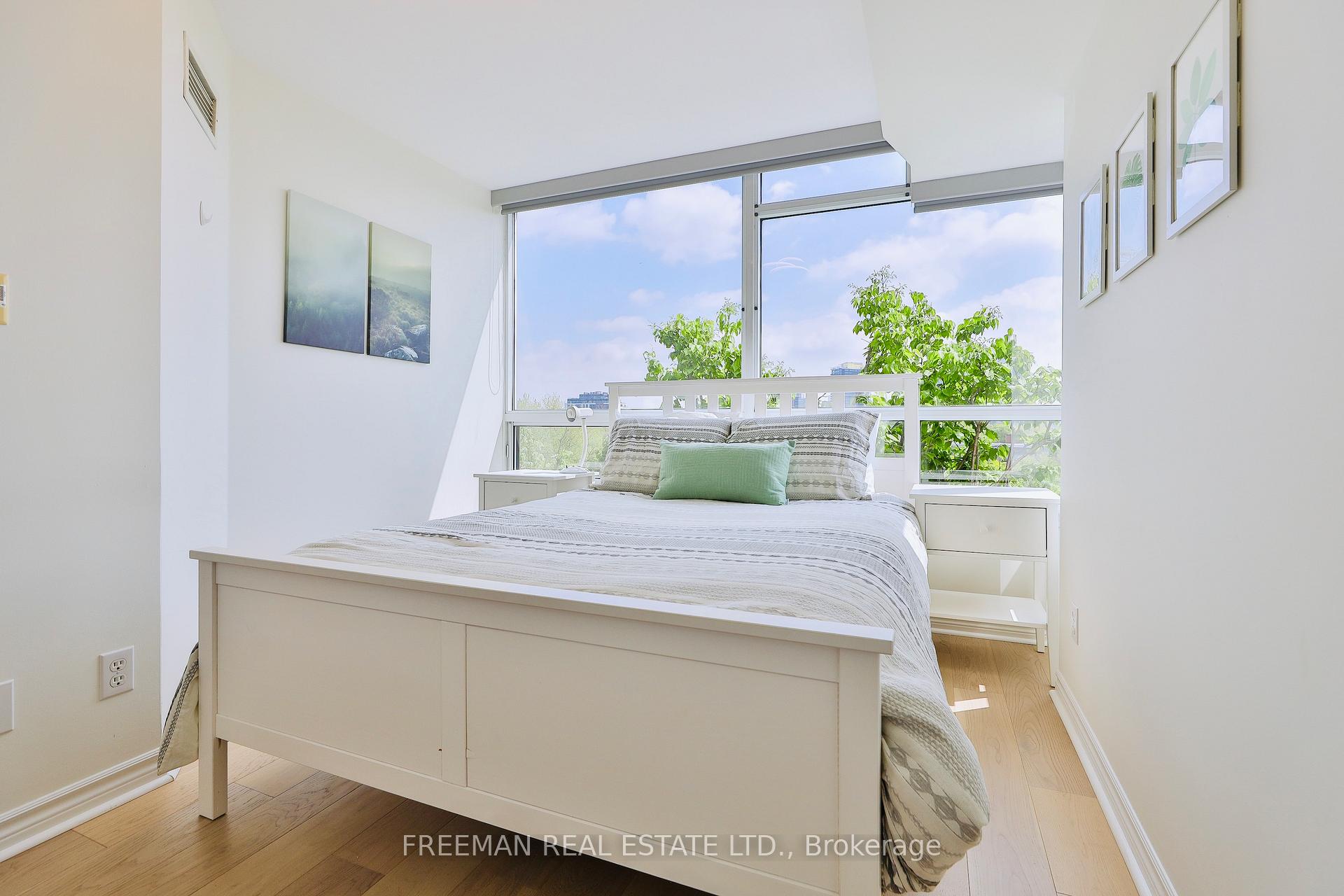 1 Bedroom Condo at 3 Rean Dr, Toronto For sale