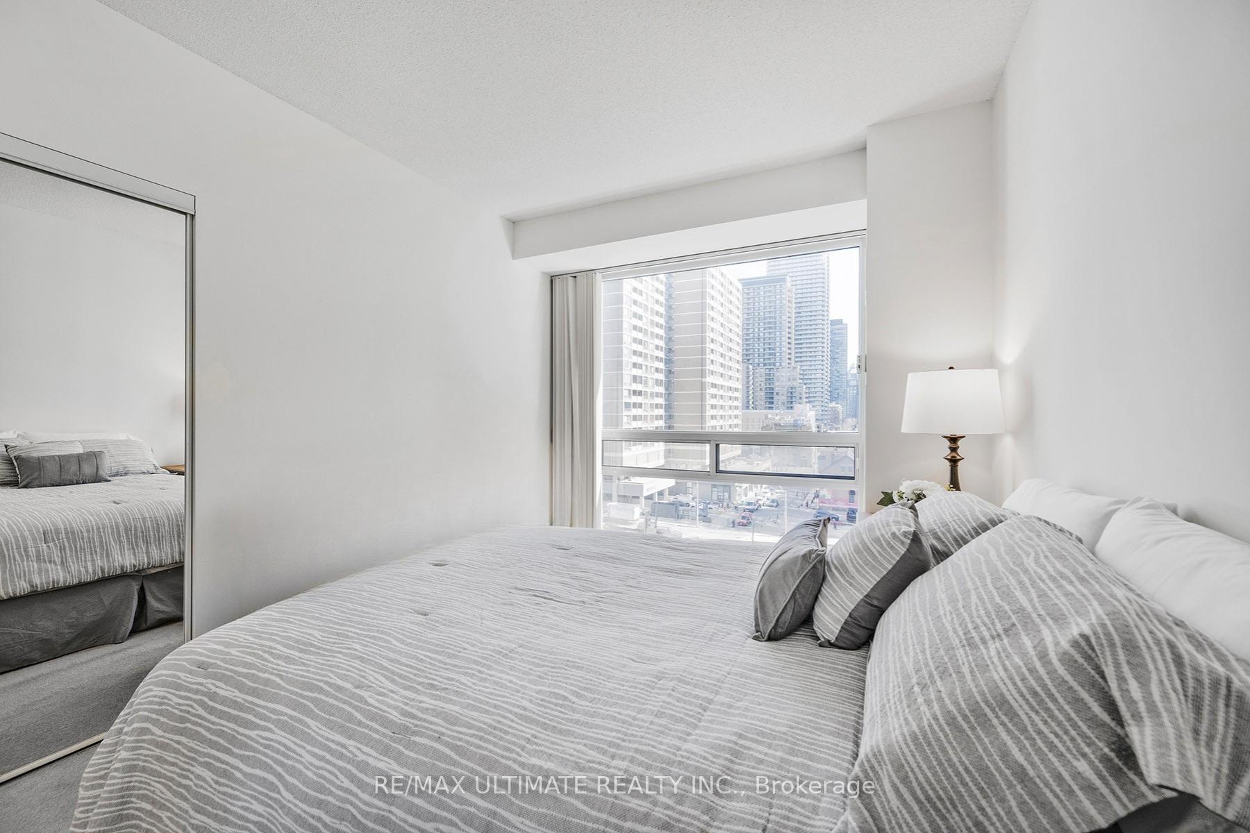 2 Bedrooms Condo at 1121 Bay, Toronto For sale