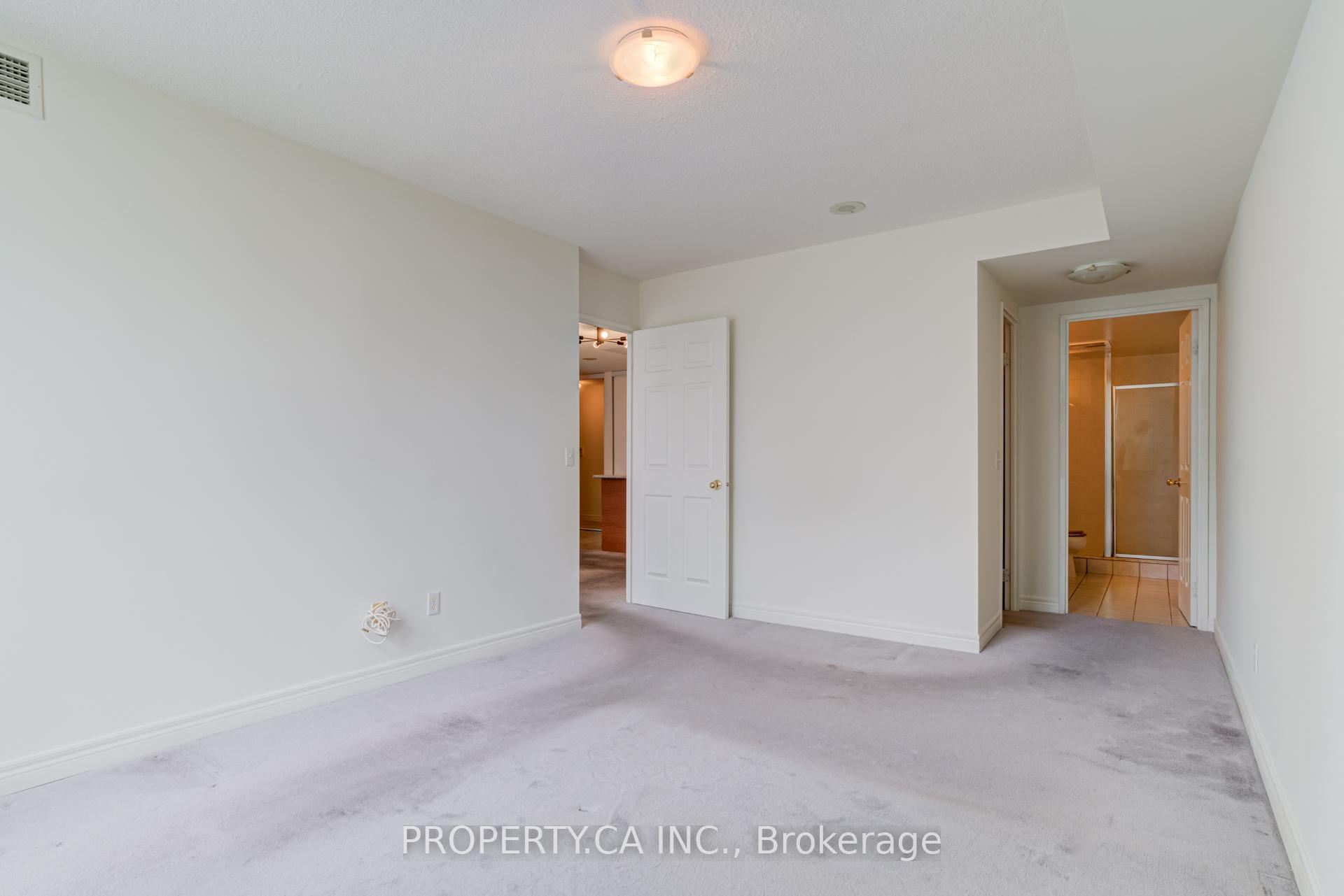 2 Bedrooms Condo at 18 Parkview, Toronto For sale