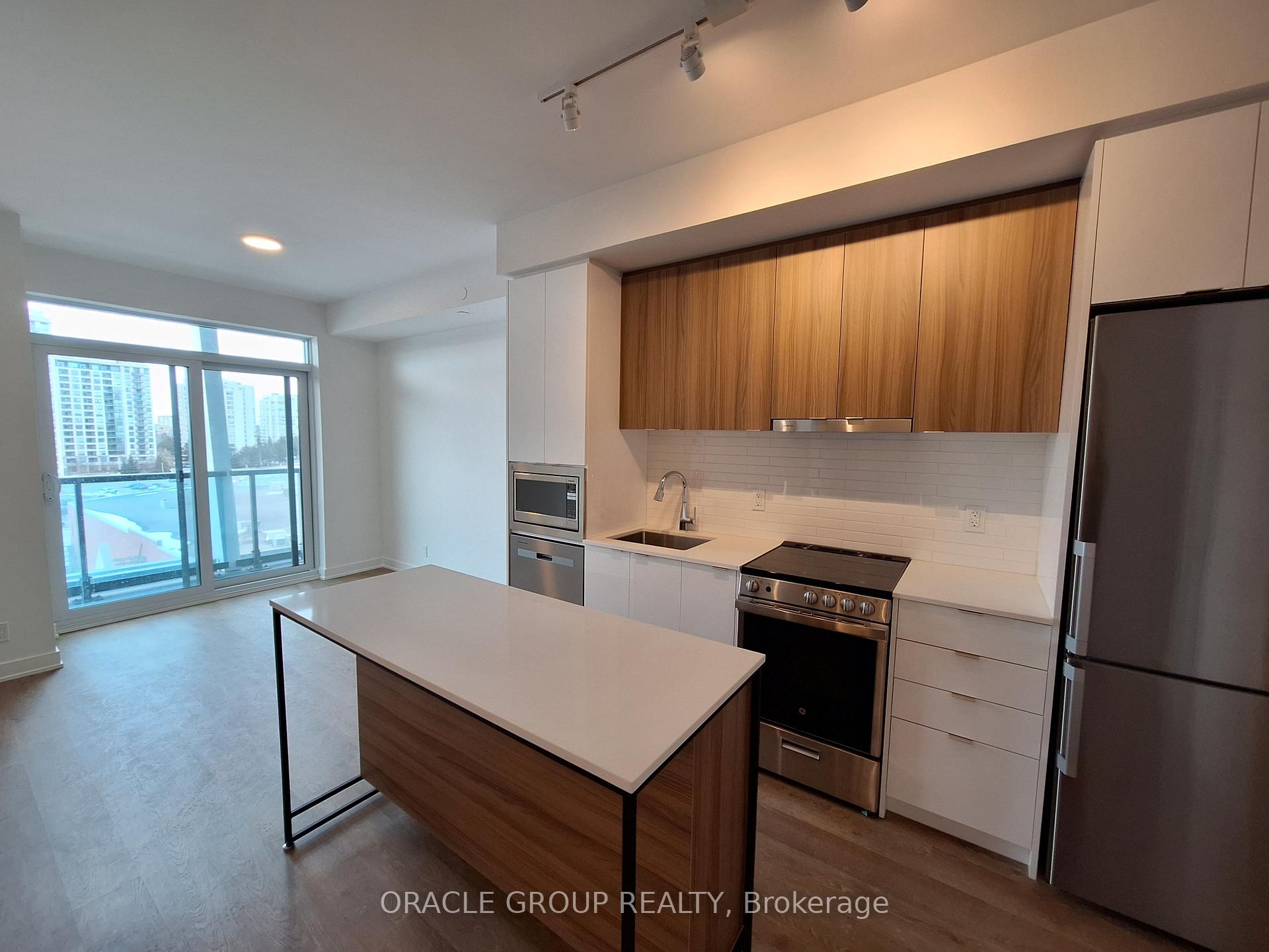 2 Bedrooms Condo at 30 Upper Mall,  Vaughan For sale