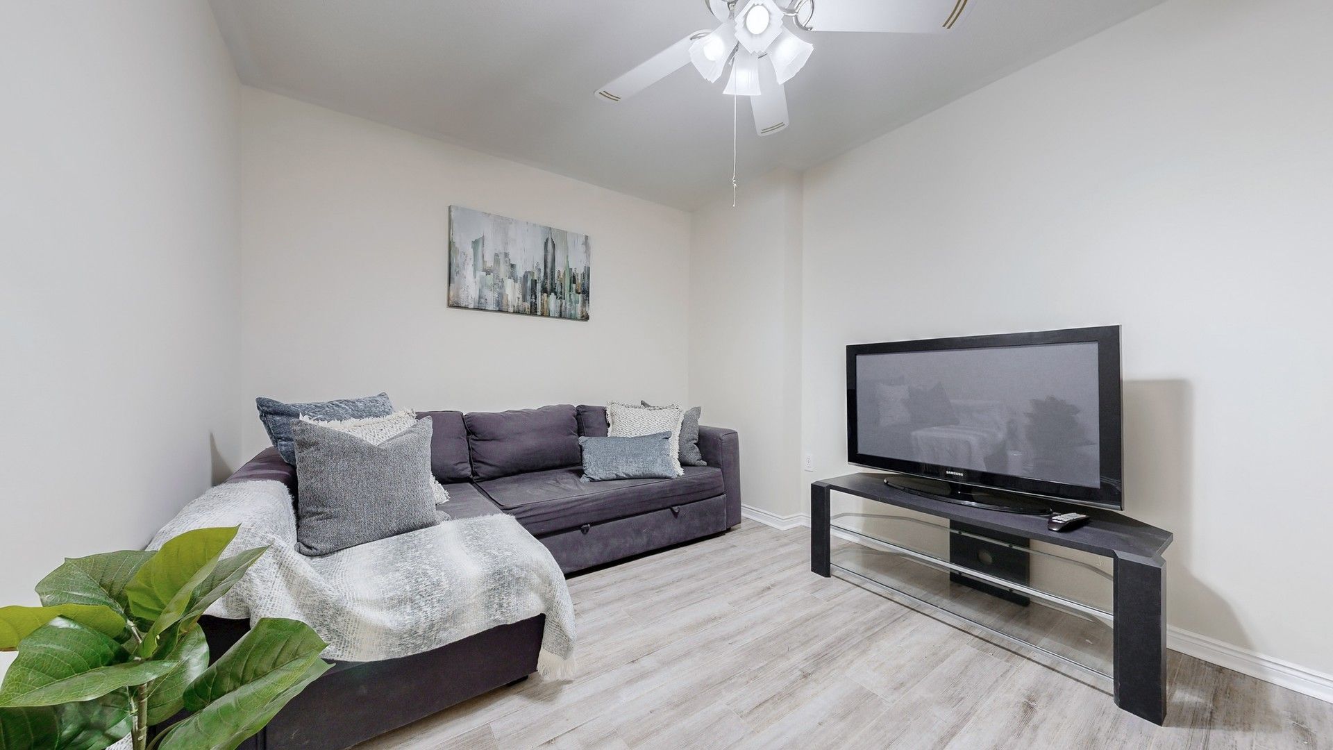 85 Wellington Street W 211