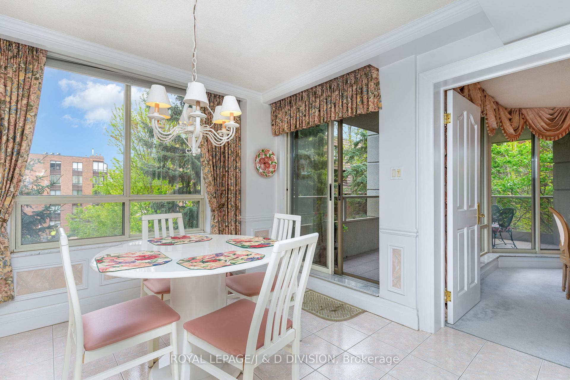 3 Bedrooms Condo at 225 The Donway, Toronto For sale