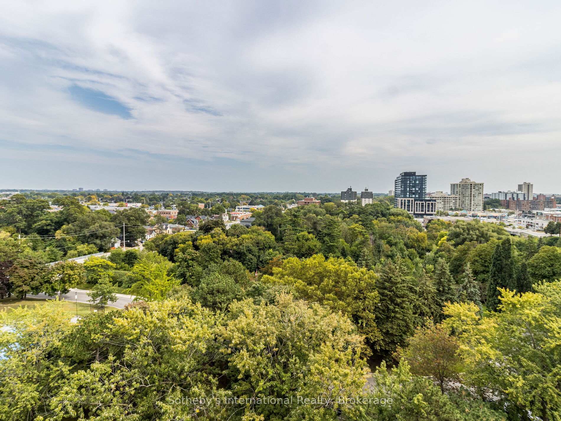 3 Bedrooms Condo at 3120 Kirwin,  Mississauga For sale