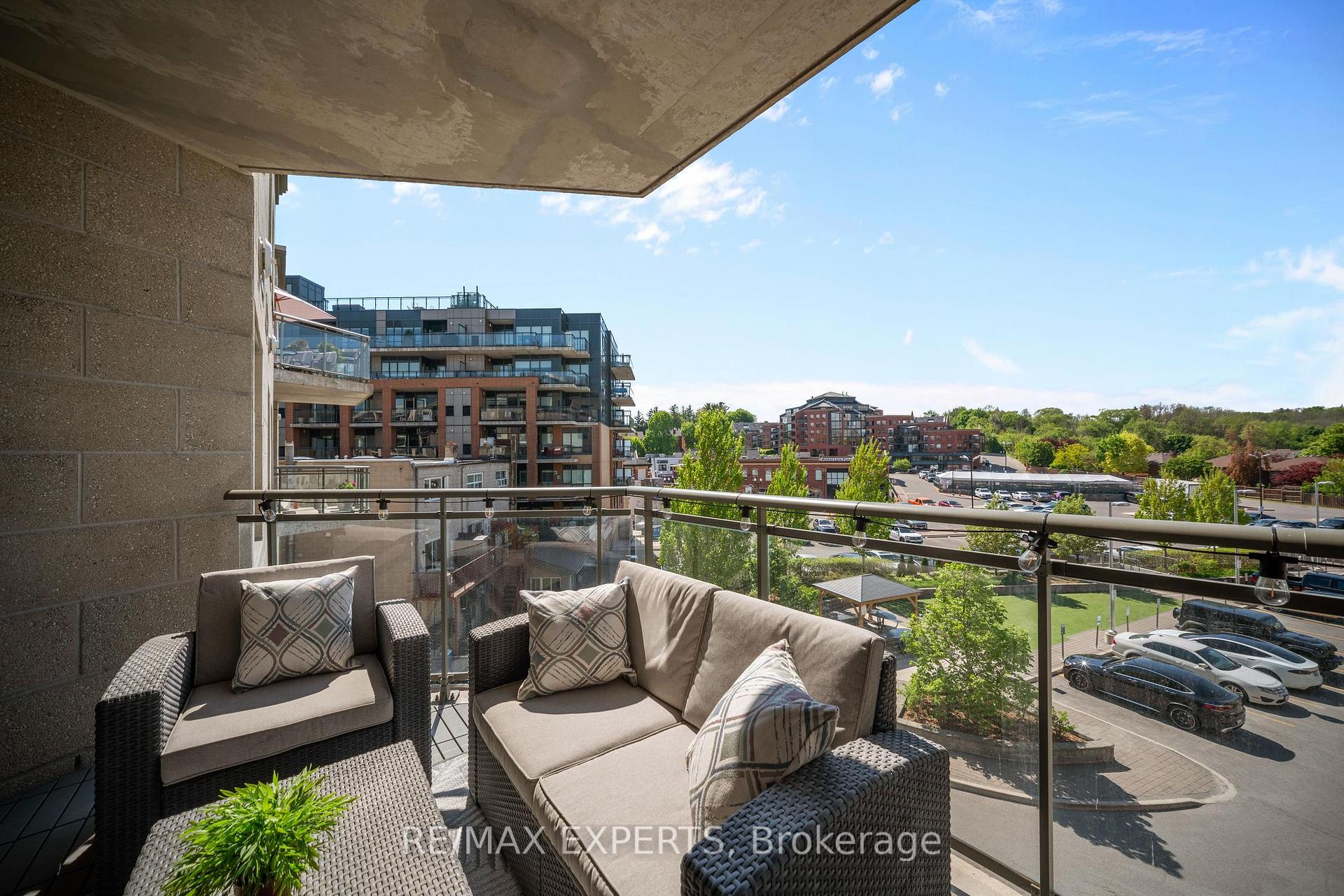 1 Bedroom Condo at 86 Woodbridge, Vaughan For sale