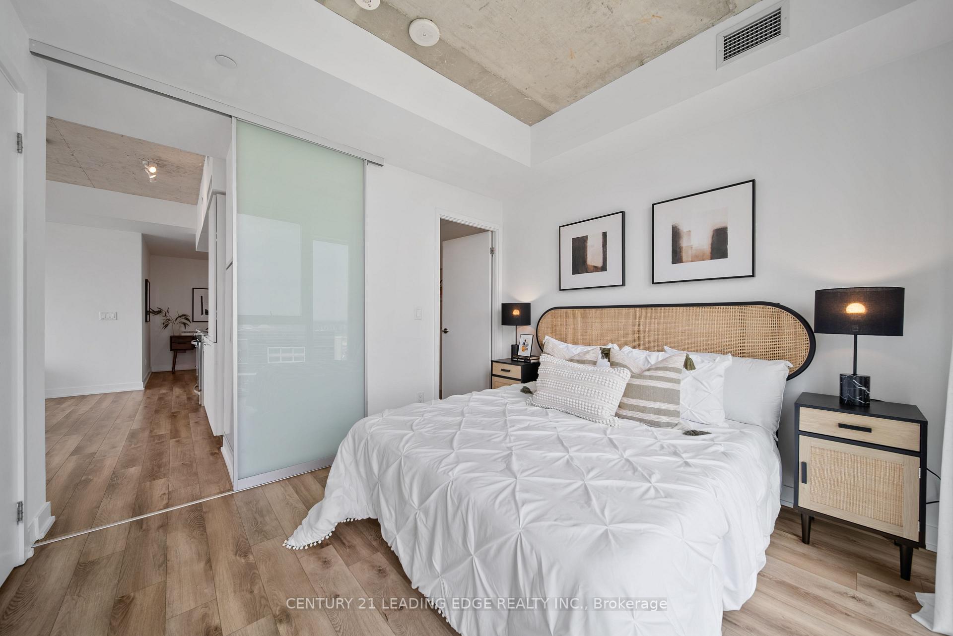 3 Bedrooms Condo at 15 BASEBALL, Toronto For sale