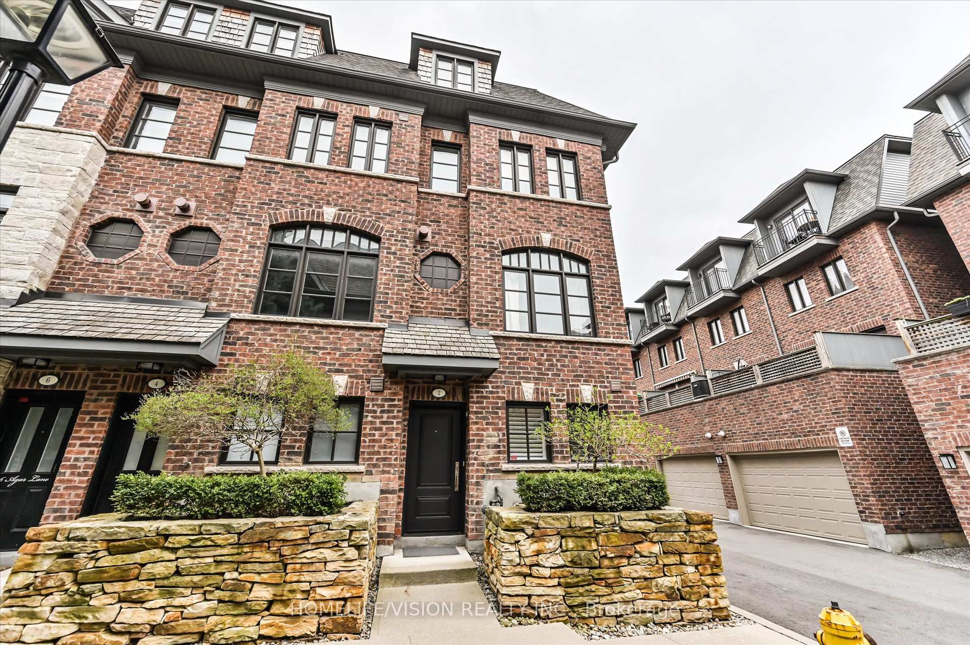 4 Bedrooms Condo at 2 Agar, Vaughan For sale