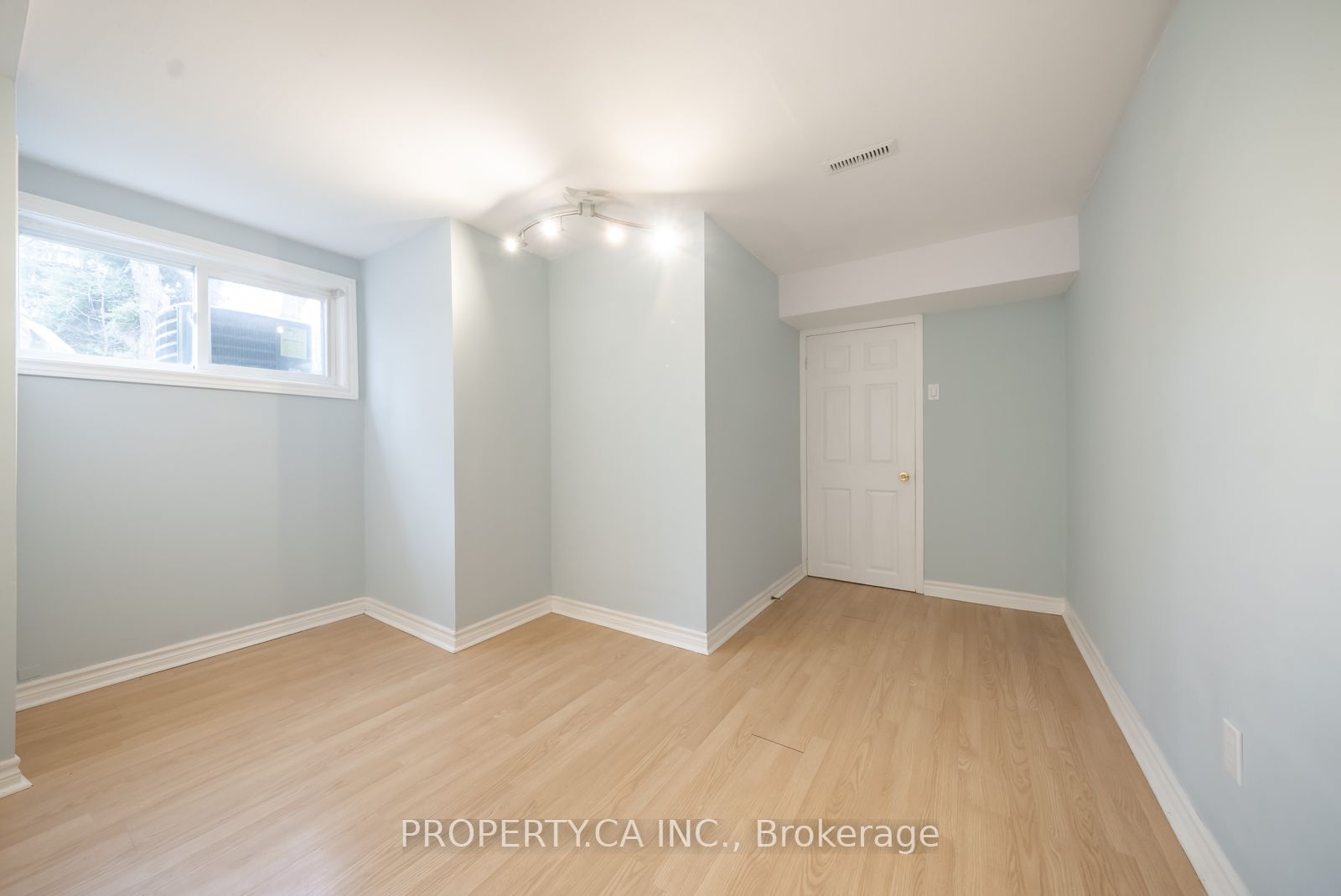 5937 Bathurst Street S, #7