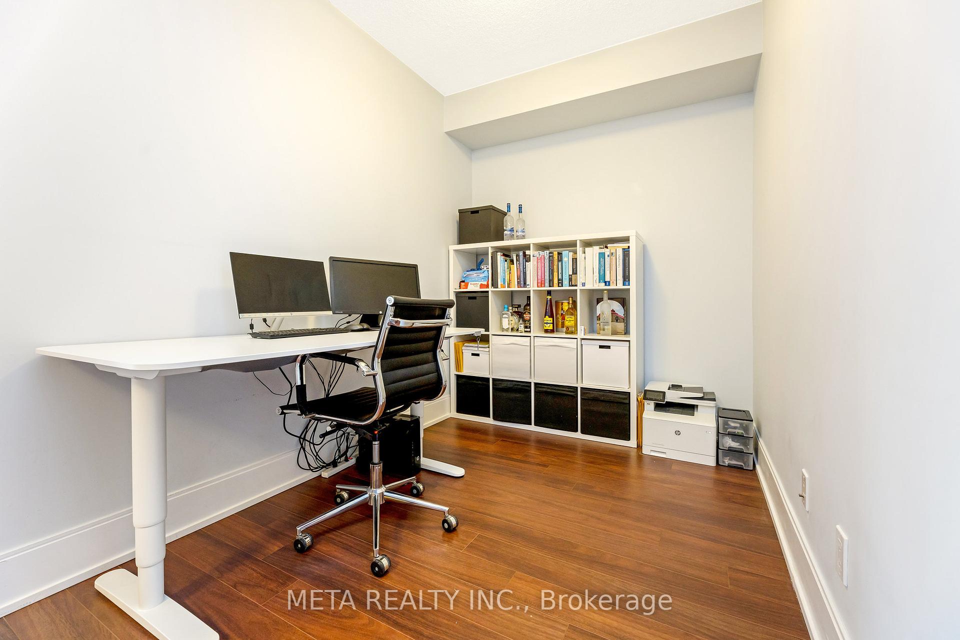 2 Bedrooms Condo at 15 Viking,  Toronto For sale