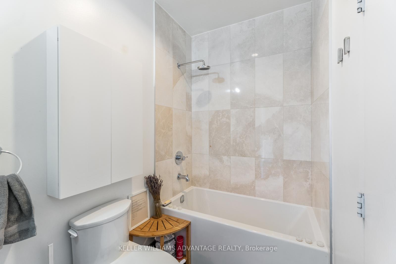 2 Bedrooms Condo at 120 Bayview, Toronto For sale
