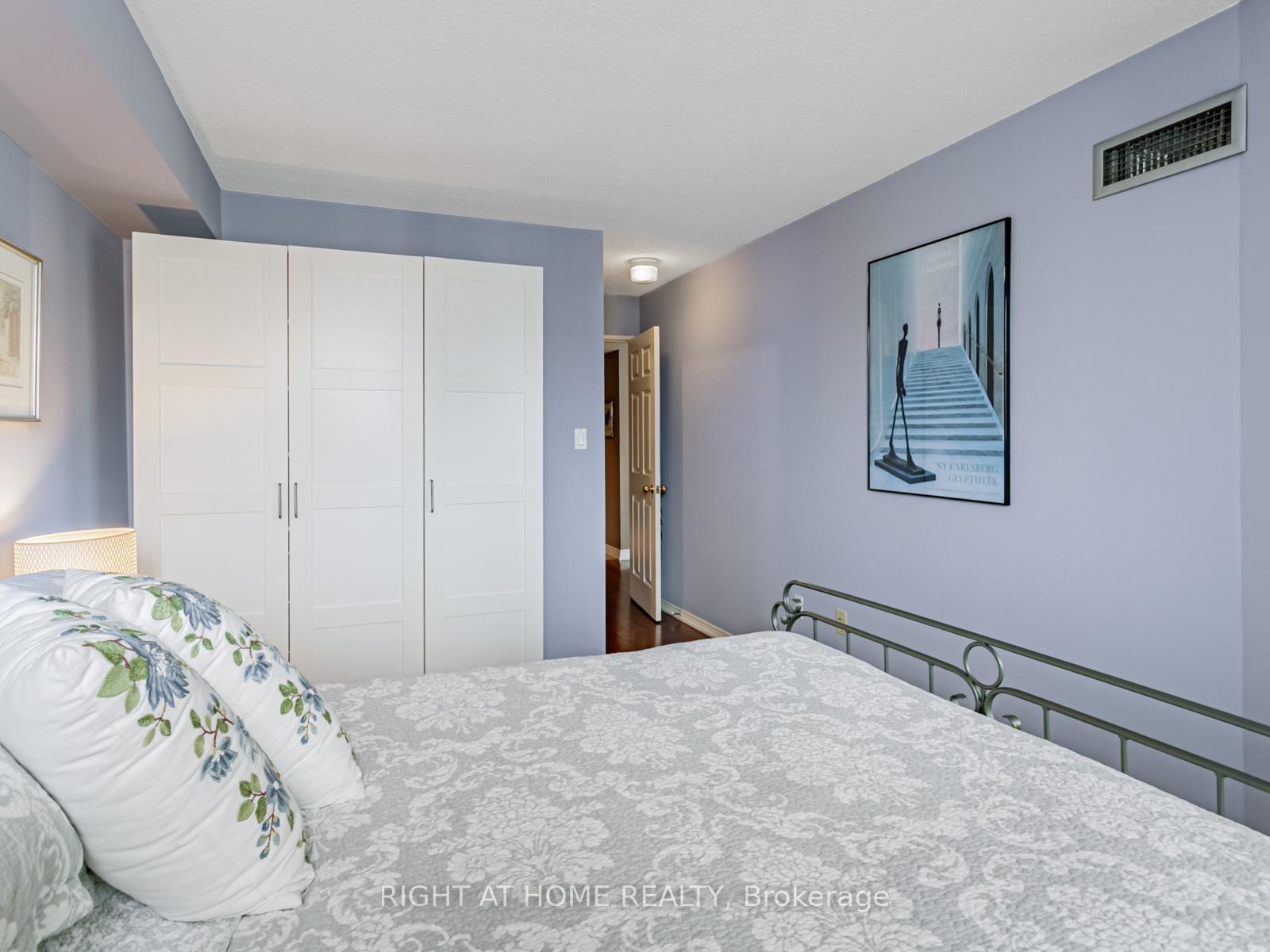 2 Bedrooms Condo at 225 Davenport, Toronto For sale