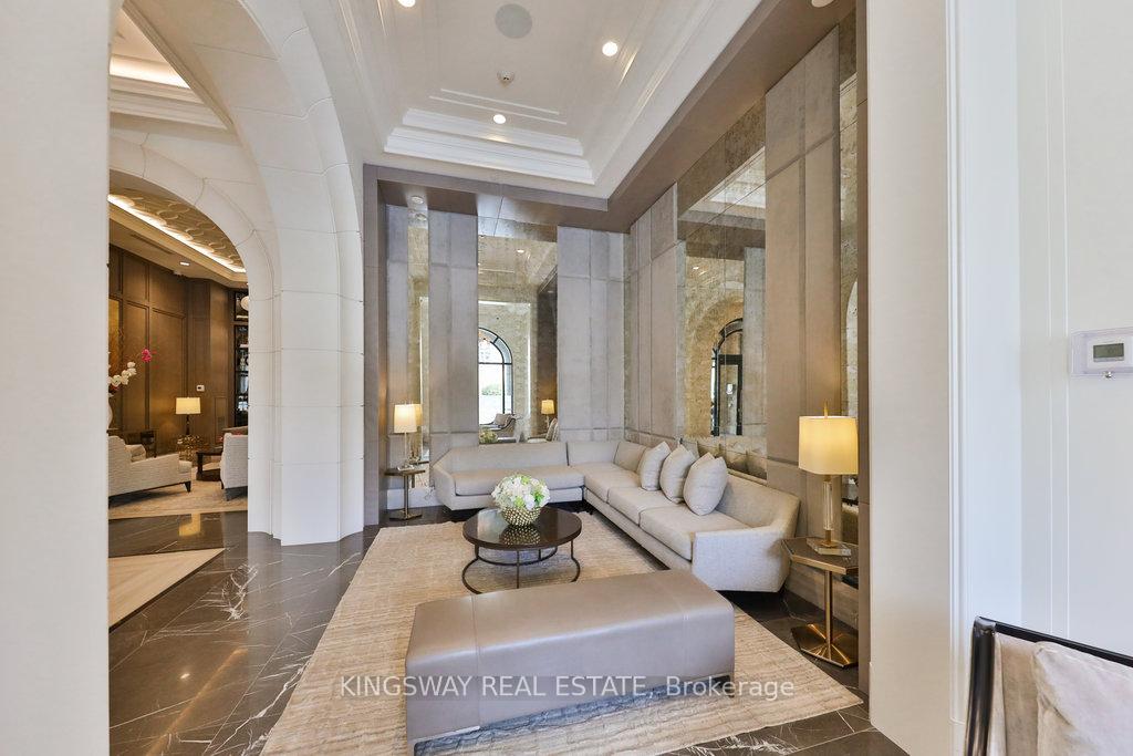 2 Bedrooms Condo at 300 Randall, Oakville For sale