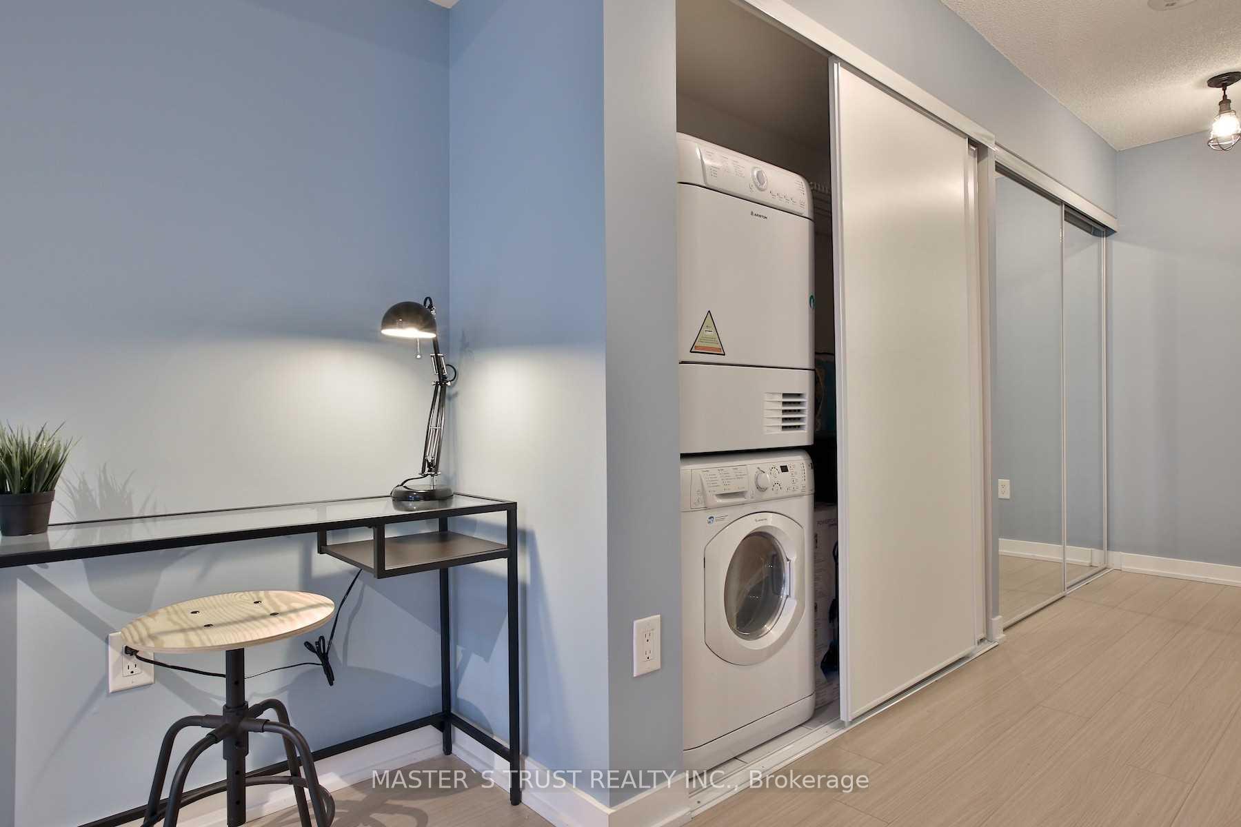 2 Bedrooms Condo at 21 Iceboat, Toronto For sale