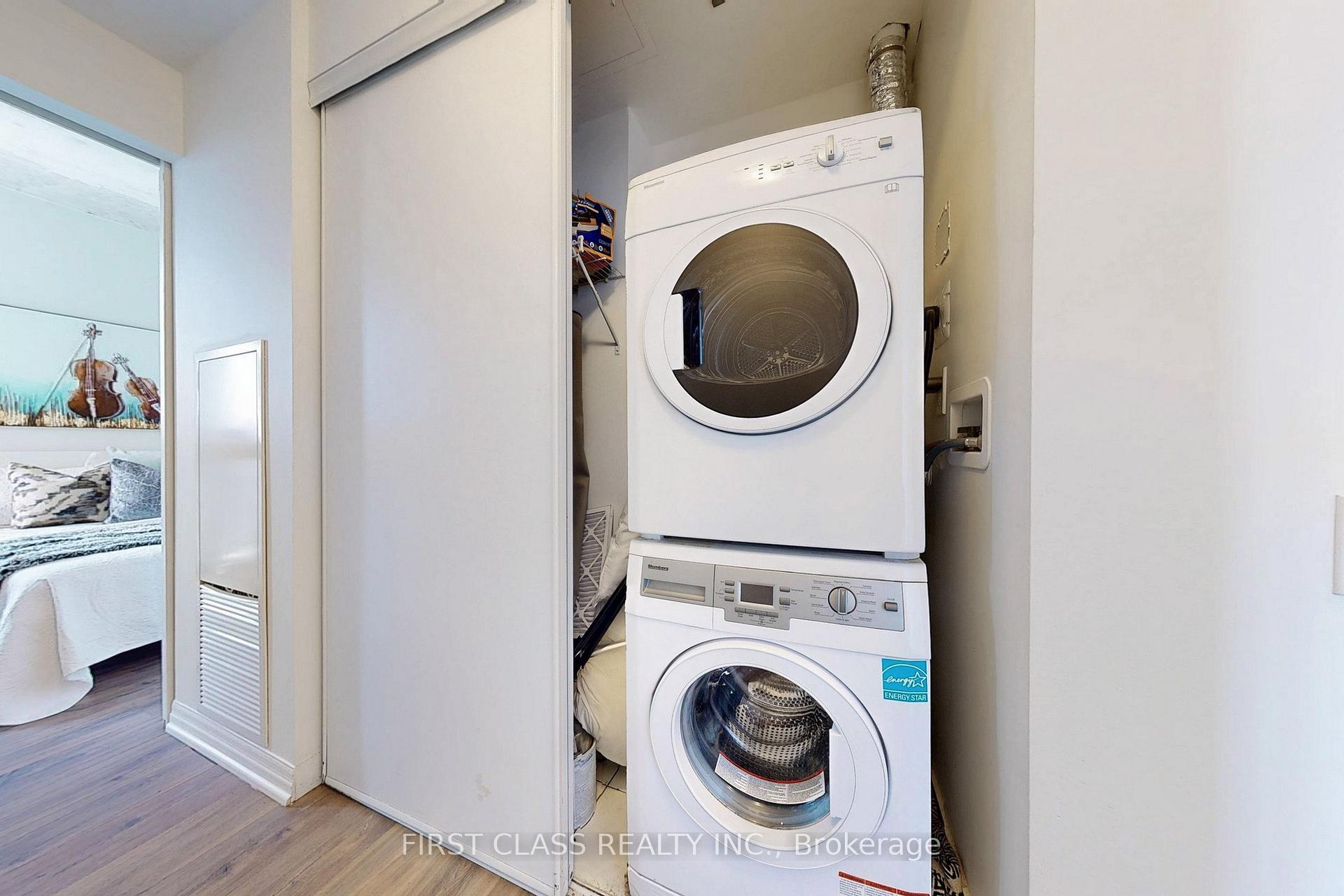 3 Bedrooms Condo at 88 Blue Jays, Toronto For sale