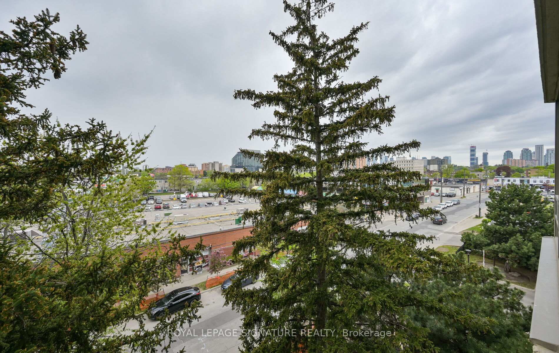 2 Bedrooms Condo at 75 King, Mississauga For sale
