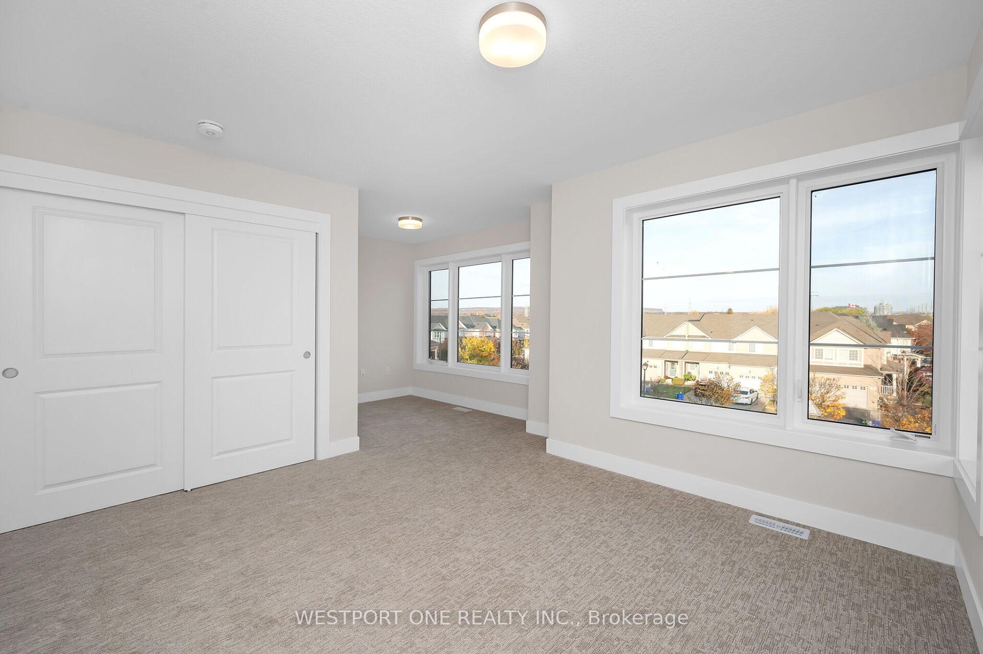4 Bedrooms Condo at 2273 Turnberry, Burlington For sale