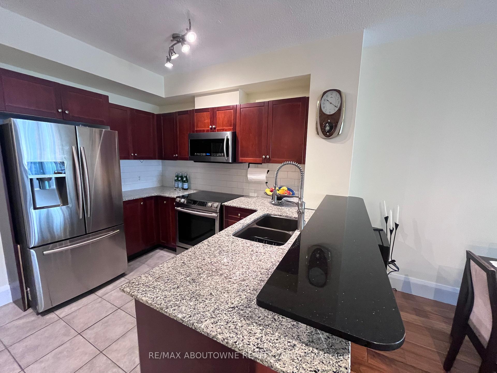2 Bedrooms Condo at 1359 Rathburn, Mississauga For sale