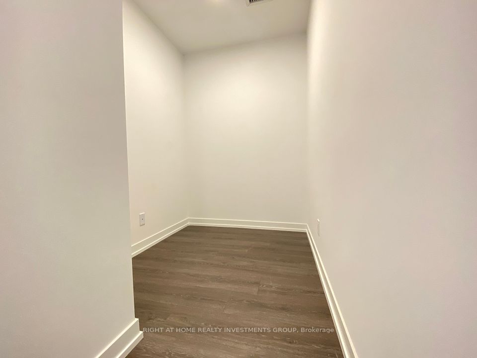#208 - 8 Beverly Glen Street, Vaughan, ON L4K 0L4