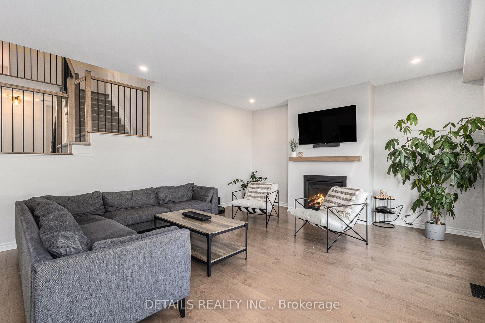 480 Famille Laporte Avenue, Orleans - Cumberland and Area 1110 - Camelot