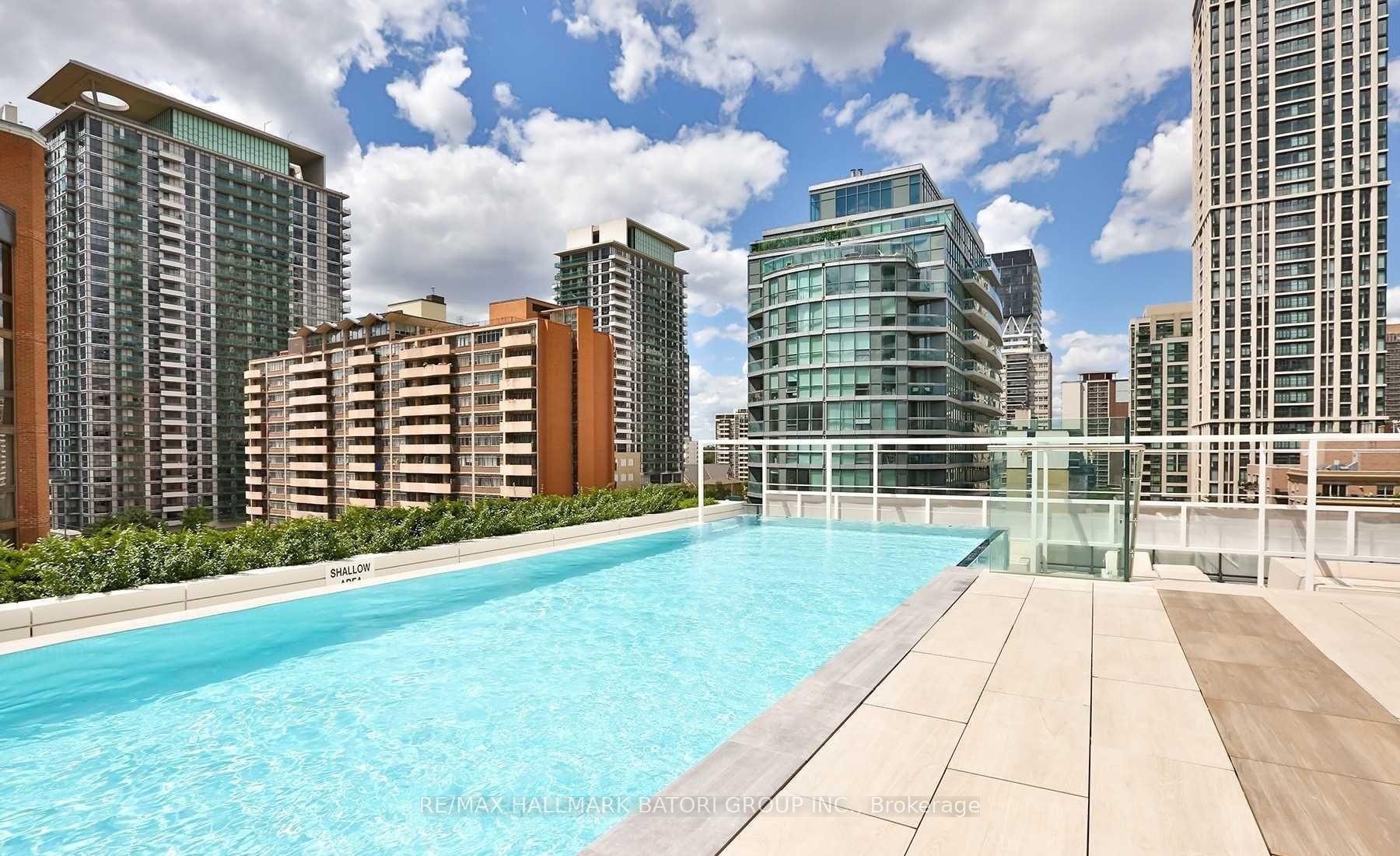 2 Bedrooms Condo at 161 Roehampton,  Toronto For sale