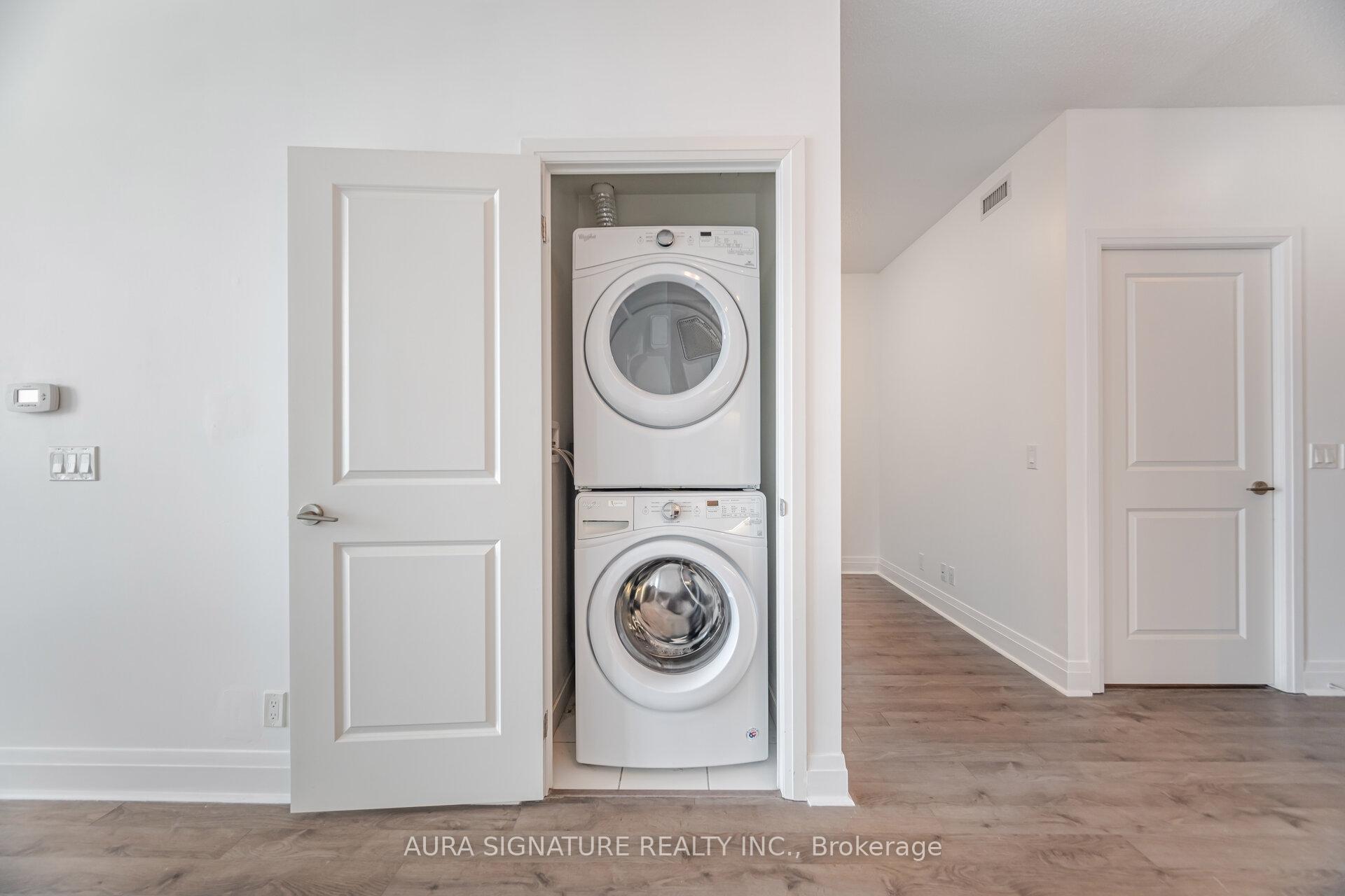 2 Bedrooms Condo at 15 Zorra, Toronto For sale